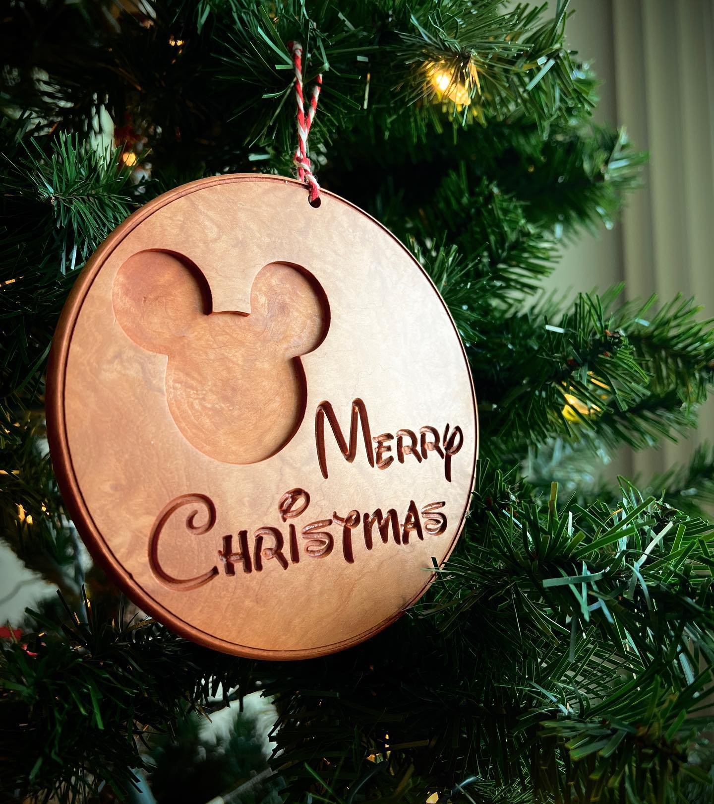 Mickey Christmas ornaments 🎄

Made with madrone burl. 

Only 3 available now! 

#disneystyle #disneyholidays #disneymickeyandfriendsholiday #disneyholidays #disneygift #disneygiftideas #loungefly #christmasdecorations #stoneyclover #shopdisney #mick