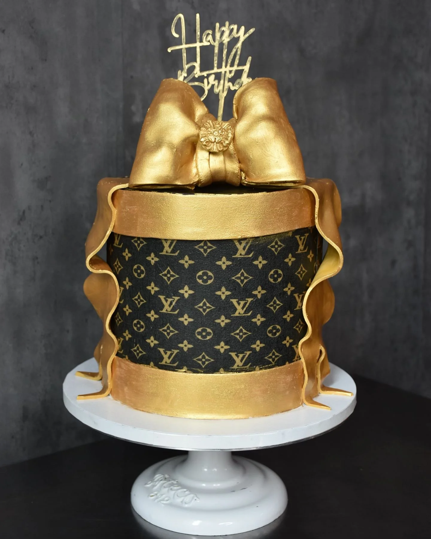 LV inspired Birthday Celebration Cake 
.
Cake by @cojo_cakes 
#lvcake #njcakedesigner #njcake