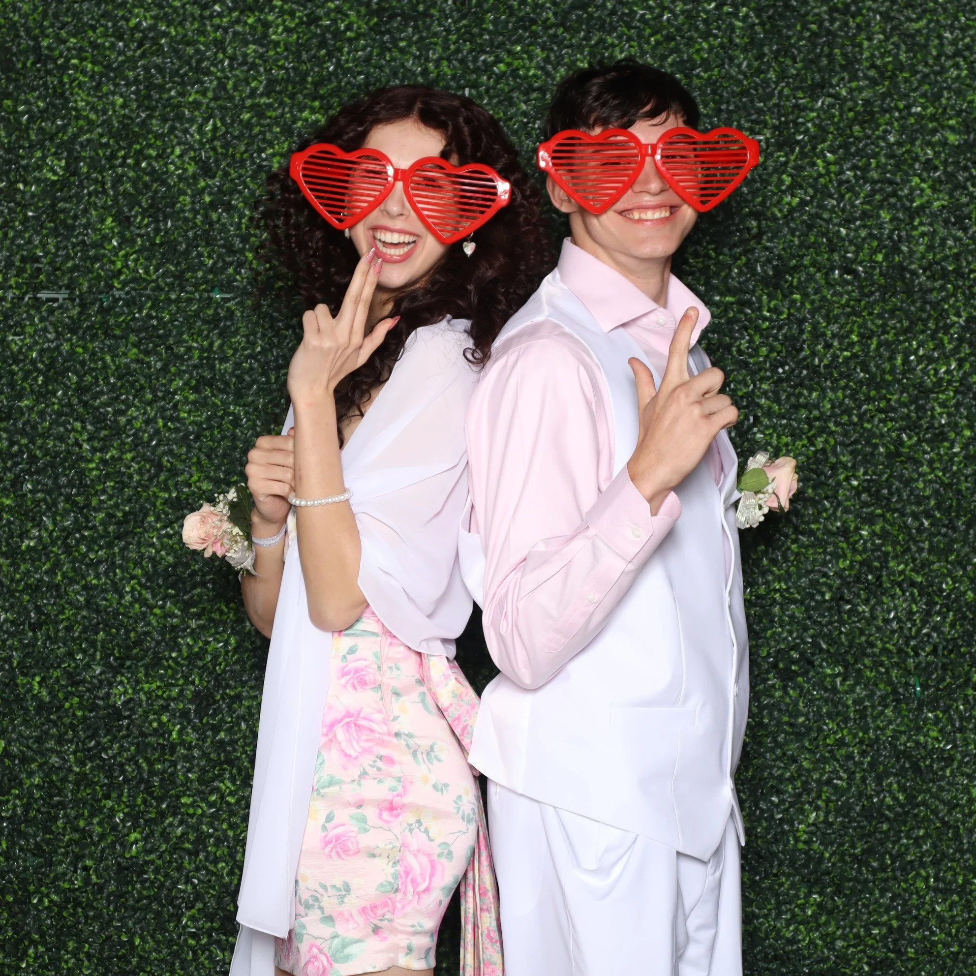 Tropical_Paradise_Spring_Formal_Photo_20250412_Time-192439_lkgaue.jpeg