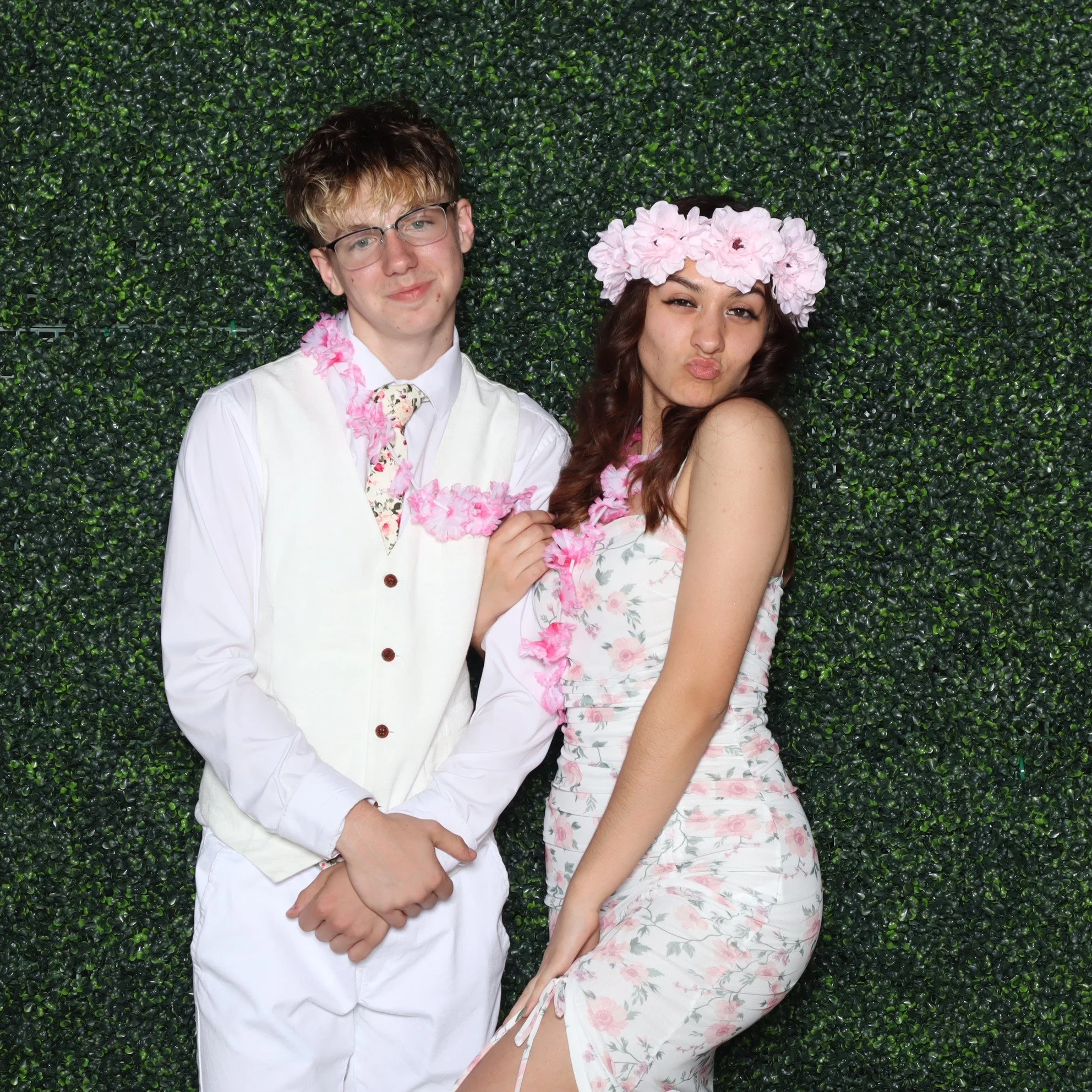 Tropical_Paradise_Spring_Formal_Photo_20250412_Time-181630_x528v8.jpeg