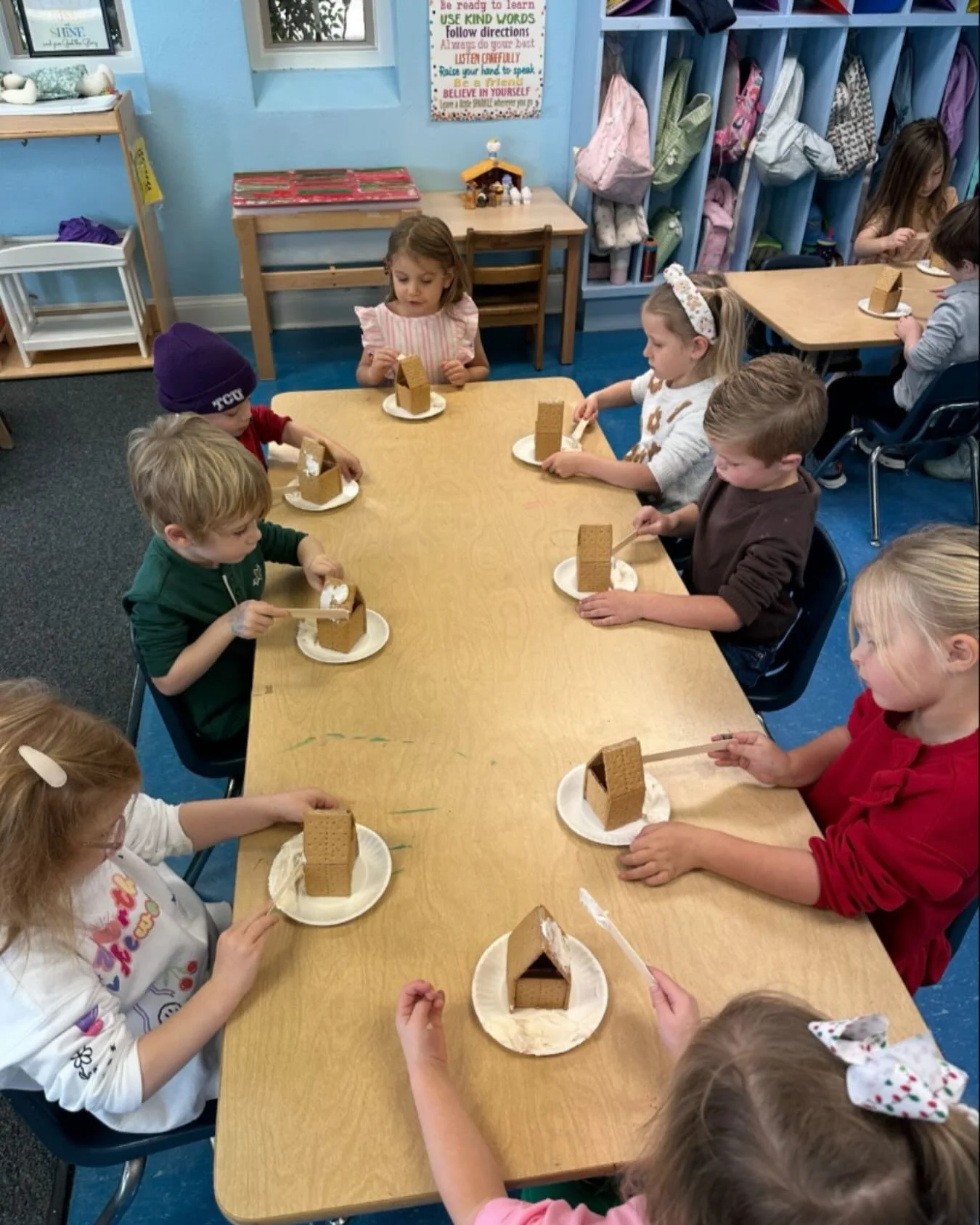 Oh what fun it is to&hellip;.#gingerbreadhouses#haupt#preschool#tradition#christmas