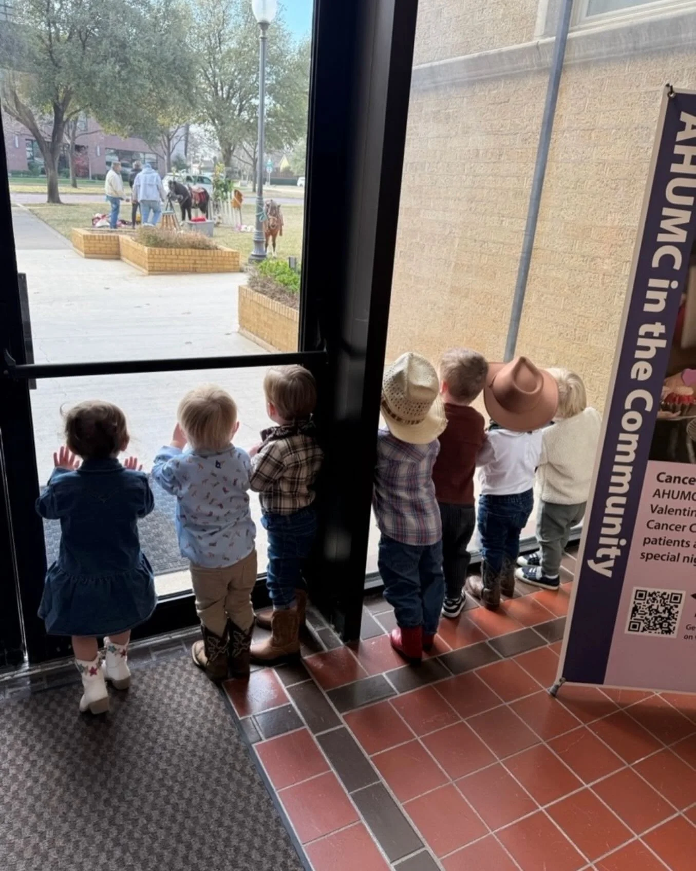 I spy with my little eyes&hellip;#horses#haupt#rodeoseason#westernday