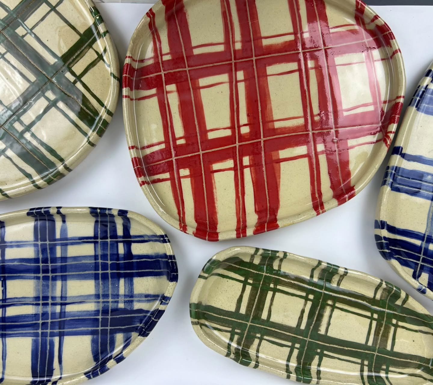 These lovely plaid platters are fresh out of the kiln! 🌱 It reminds me of a sunny day out with the picnic basket 🏕

Kaitlin (@kaitlinclarkceramics) is one of our talented studio assistants who created these. Check out her clay journey on her Instag