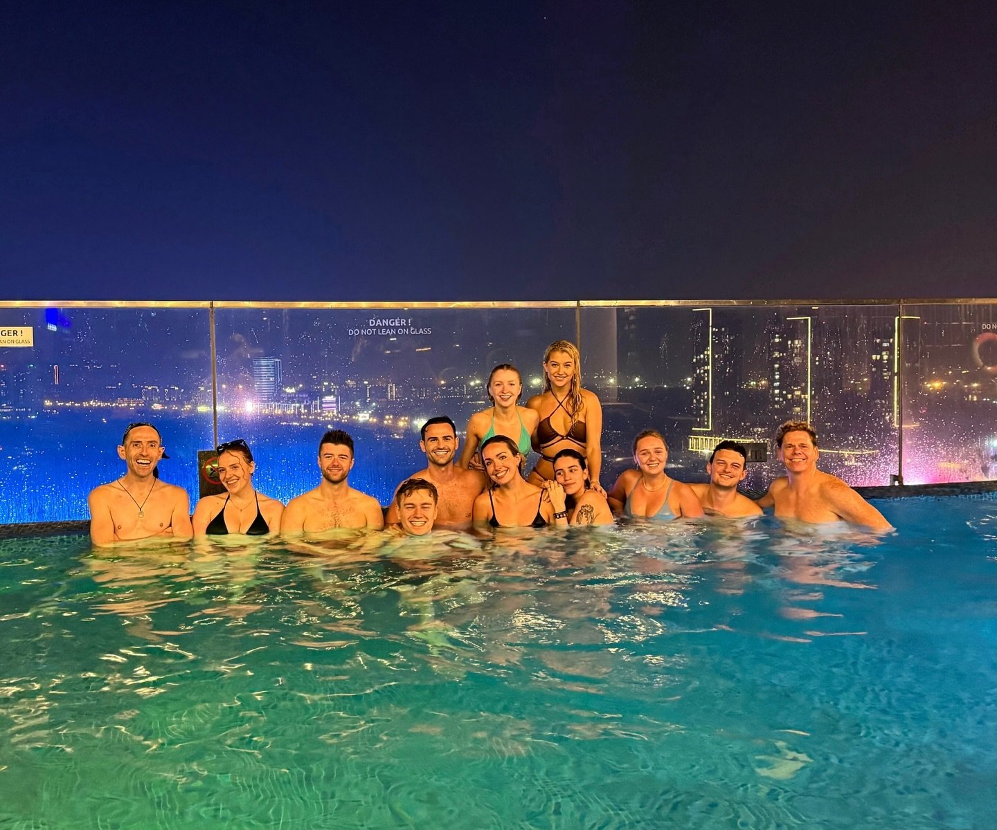 Pantomime in Vietnam means late night swimming on the roof terrace 🙌🏼
#pantomime #vietnam