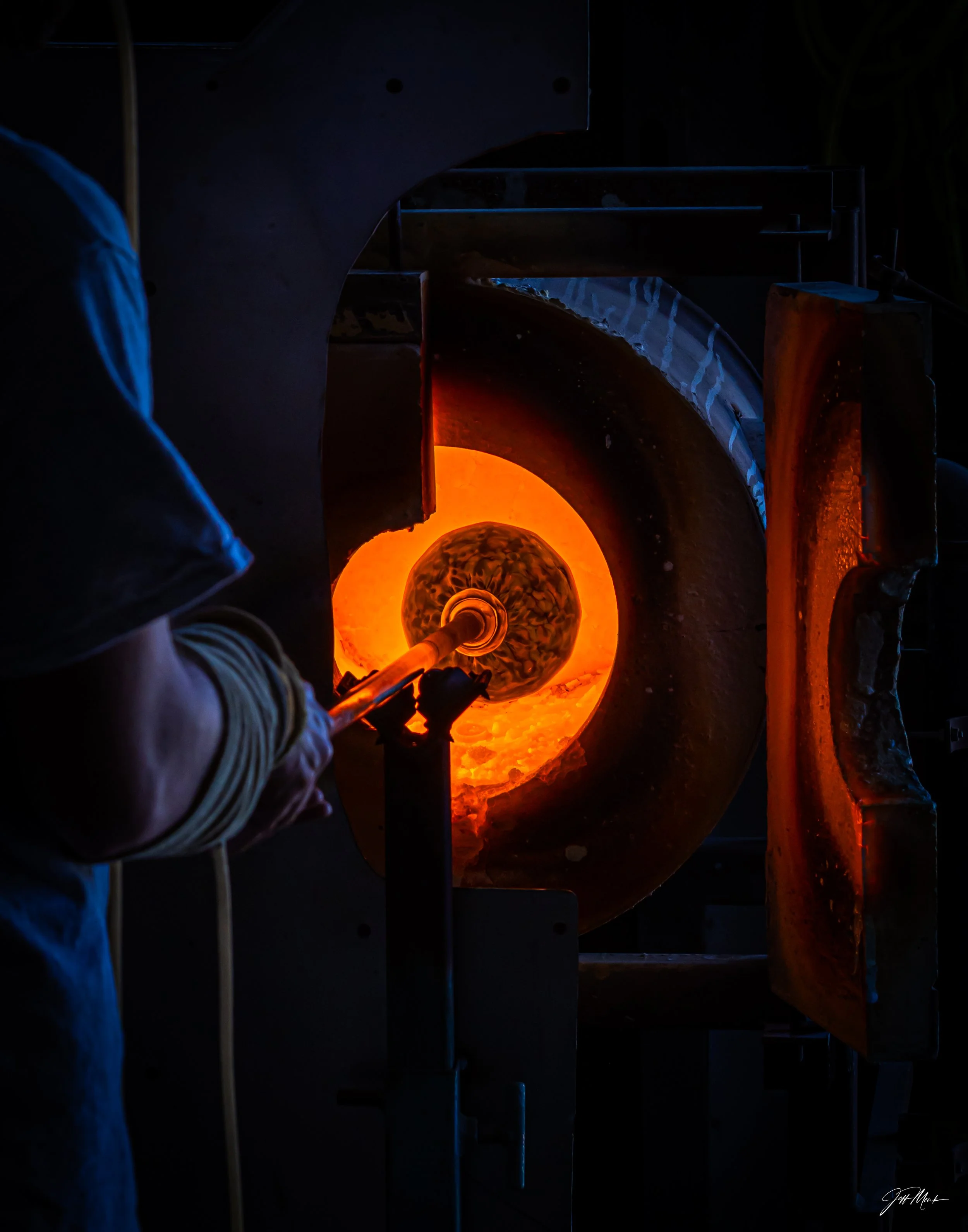 THE "TOOCH" TOUCH-Michael "Tooch" Touchy spinning piece of Glass Art in the Glory Hole, Salado Glass Works, Salado, Texas, USA