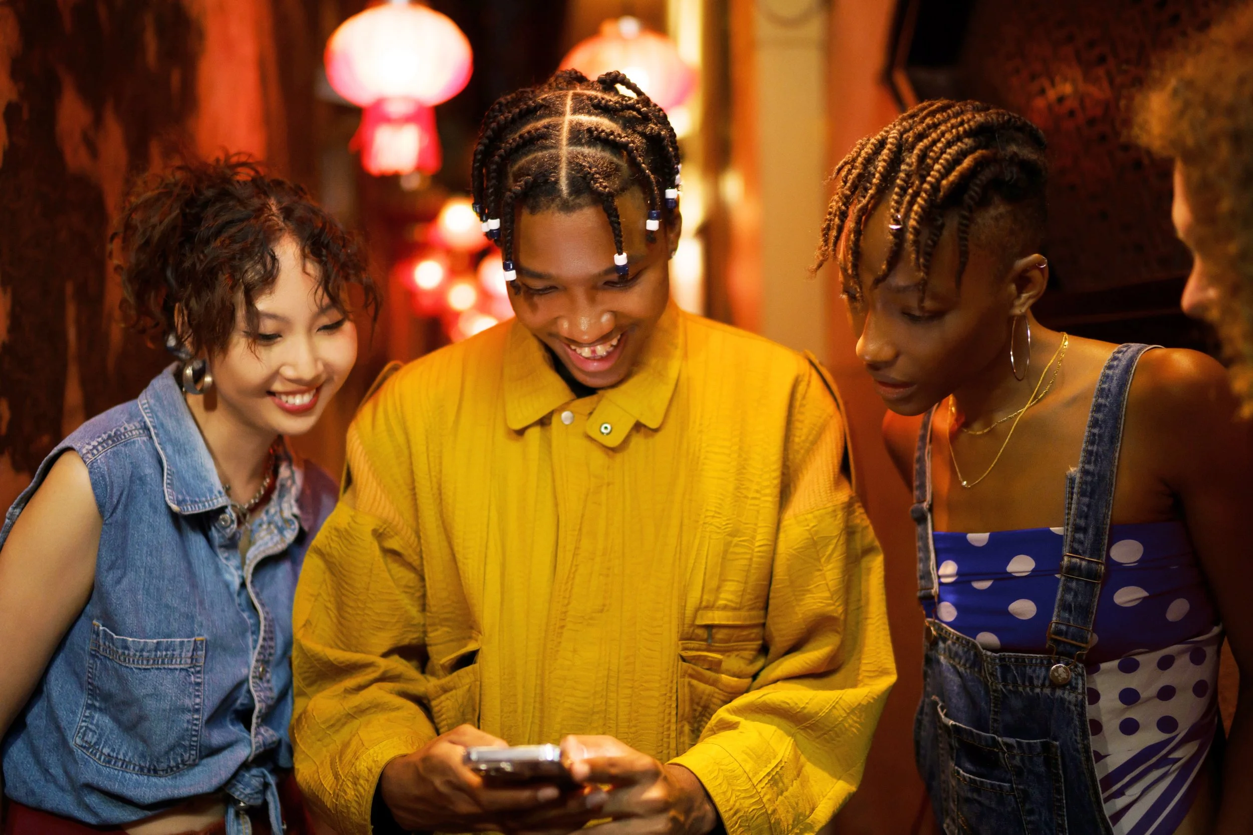 VISA-Photography-MBV-ALL-GLOBAL-RF-V1_Lifestyle_3.jpg