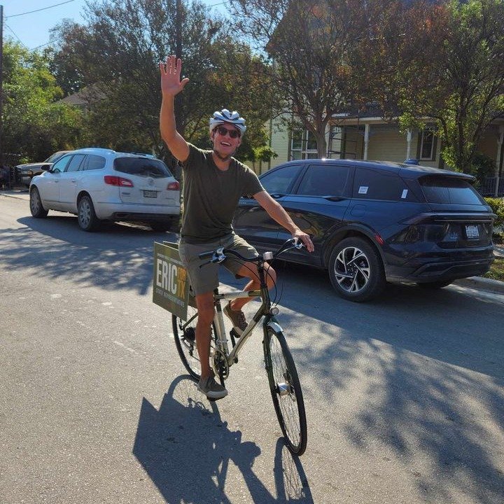 It's @guadalupecountyfairassociation time! In the morning I rode a special bike in the parade then headed to @kwed.seguindailynews for an interview with Darren before sneaking in some quick block walking with Joanna in the afternoon. We closed out th