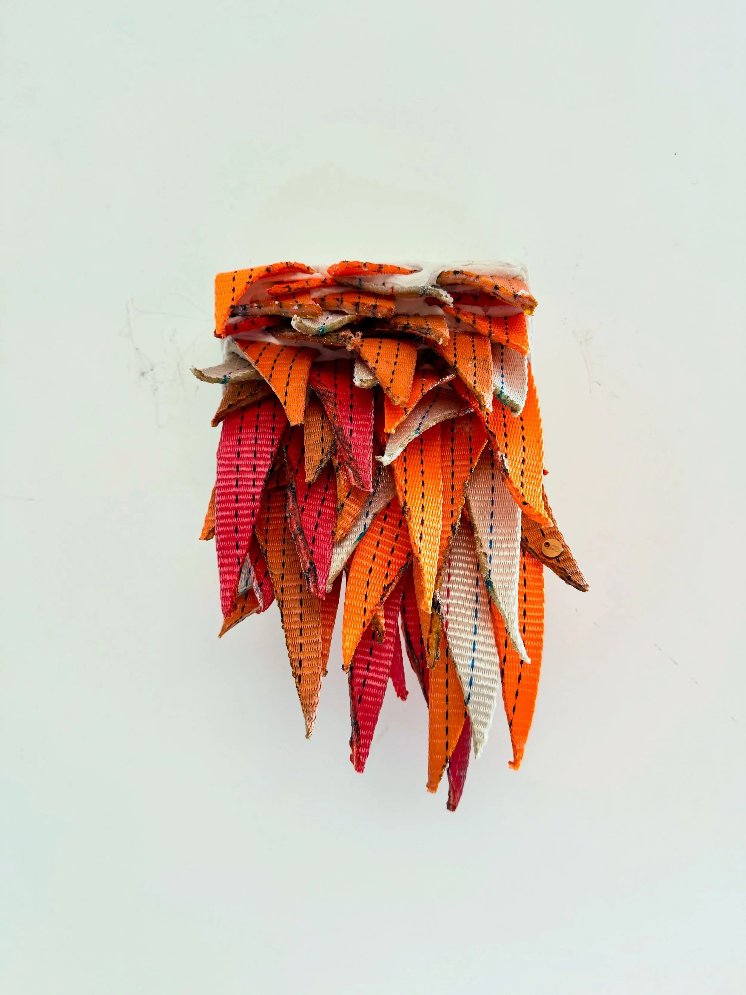 Red, 2026. 100% Trashure: discarded lifting straps from the marine industry (15x15cm). Huge thanks to @amybritton_brittonscotland, fellow
@project.onewave warrior with shared values, for sourcing these beauties &diams;️✨. Come see it this Saturday, 5