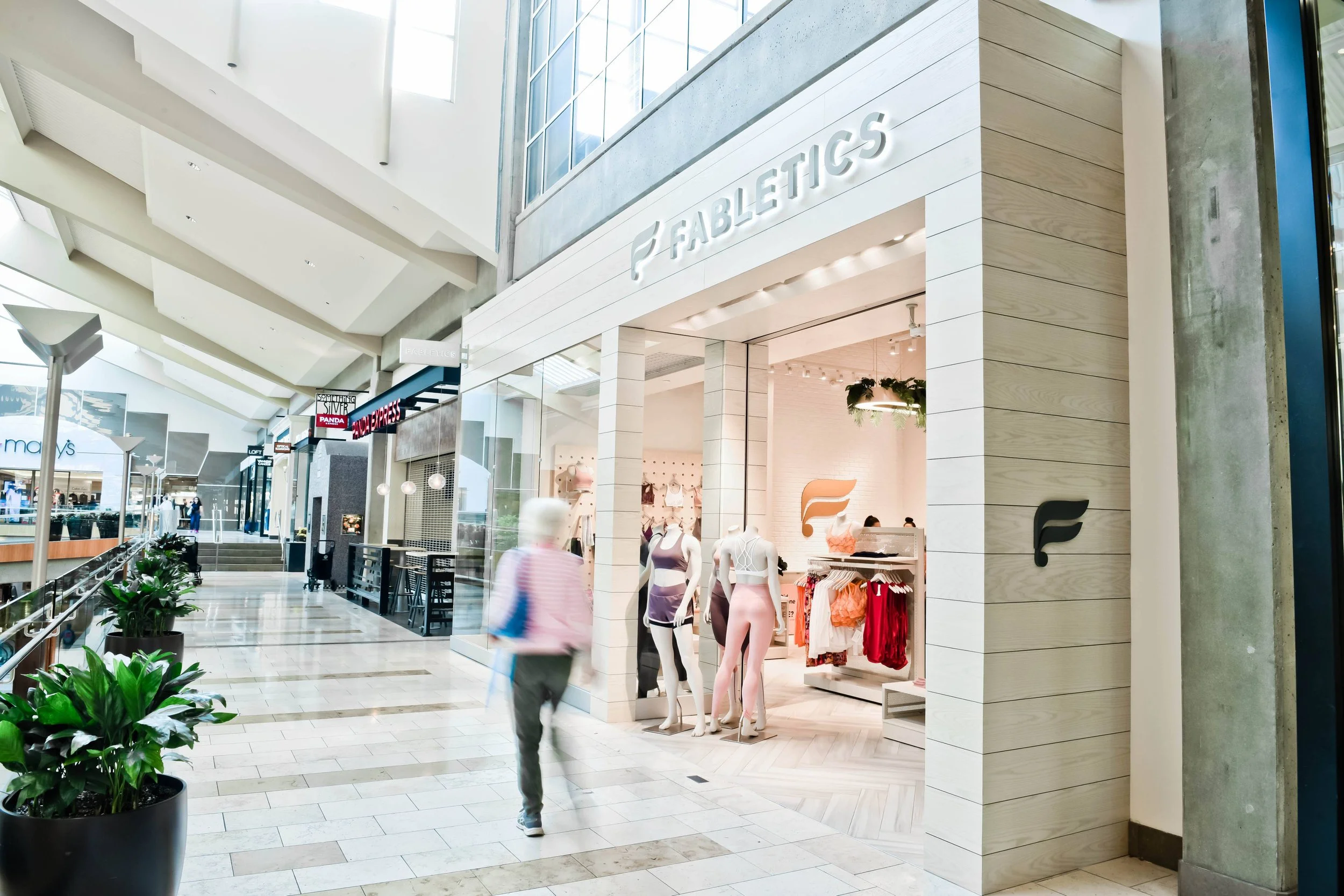 FEATURED / FABLETICS