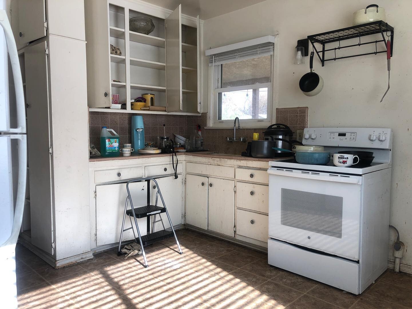 H U G E shoutout to the incredible folks at Elegant Stones and Cabinets in Riverside, CA. We can&rsquo;t wait to transform this old, tired kitchen!