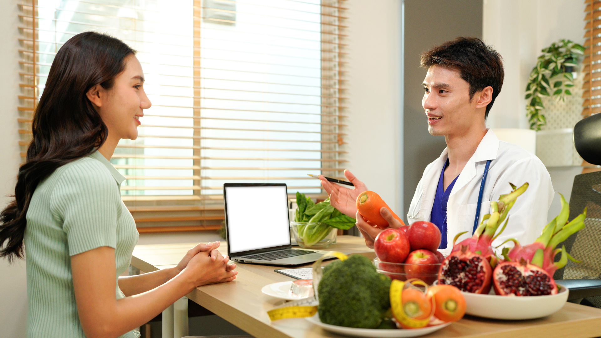 Doctor discussing evidence-based nutrition with patient.
