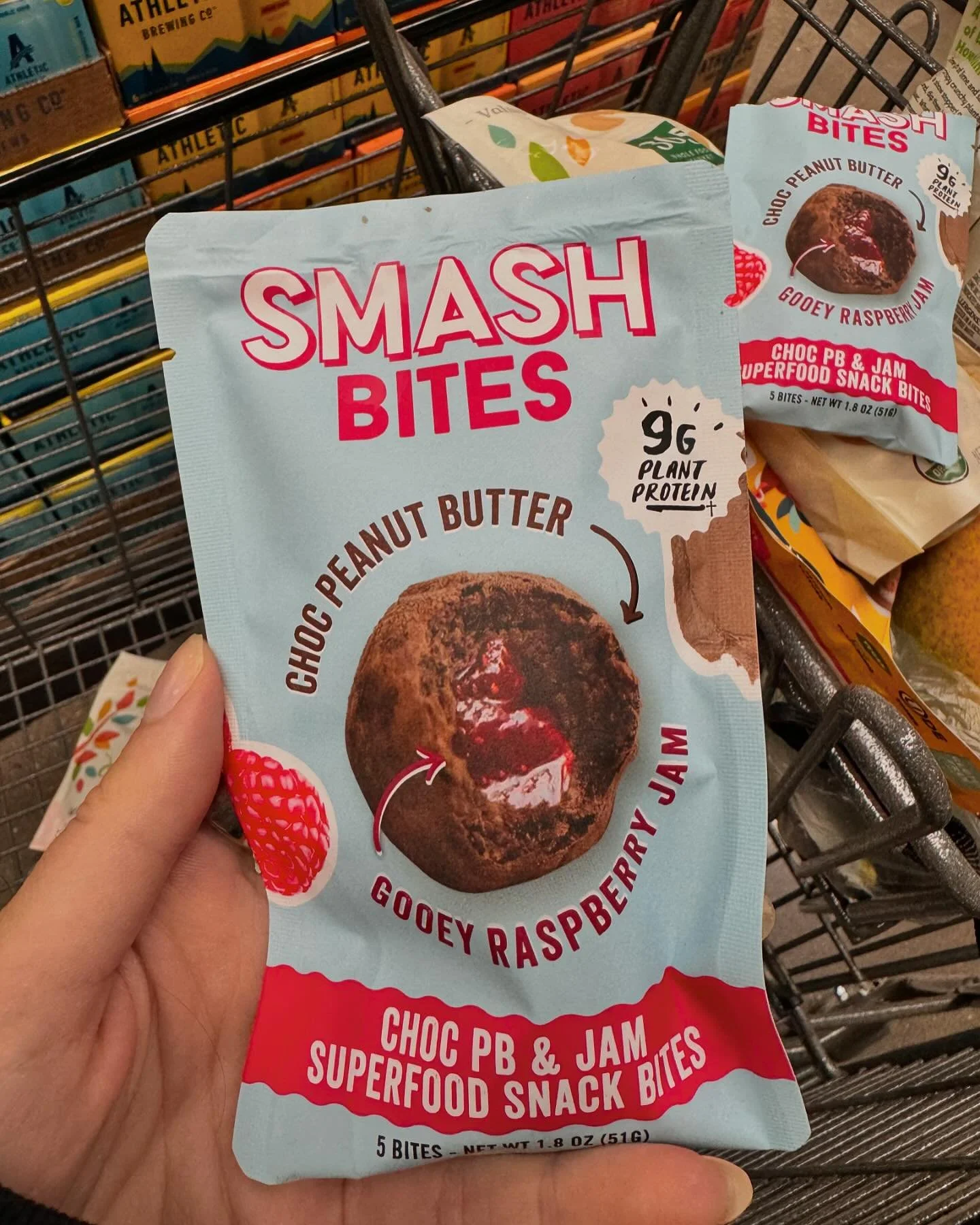 Recent Whole Foods Favorites ππΆοΈπ«
@chiasmash Loving the new Smash Bites, especially the Chocolate PB & Jam flavor—such a delicious combo!
@eatsomos Thrilled to discover their Chili Oil made with avocado oil! It’s the only one I&r
