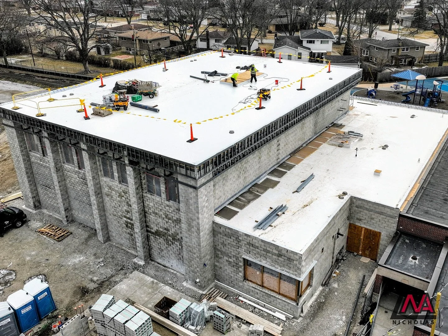 Big progress at Brentwood Elementary School in @ccsd59! The gym’s superstructure and roofing are complete! Now, crews are focused on exterior framing and installing key systems inside the new addition.
🔜 Coming soon:
•	Stormwater stor