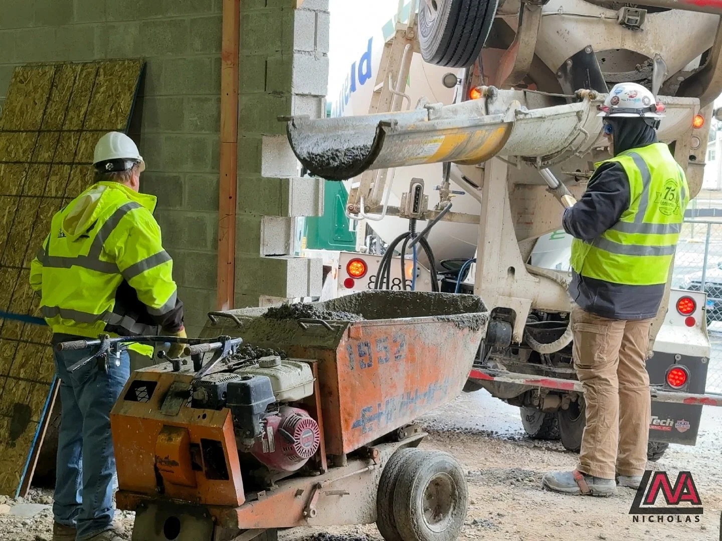 The floors are almost set at @lpprairiedogs in @schaumburgd54schools! Our crew has been hard at work pouring the floors for the new addition, which will soon house an instrumental room, two classrooms, and a brand-new gym.
What’s next? Mason