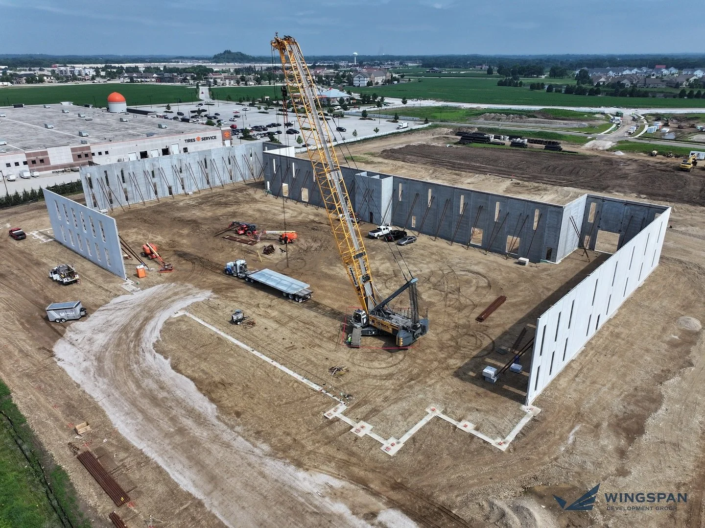 Pabst Farms has gone vertical! We’ve been putting up precast panels for the east half of the new home for the @nicholasquality Wisconsin Office. Foundations and roadwork are also in progress across the site.
This development will soon bring