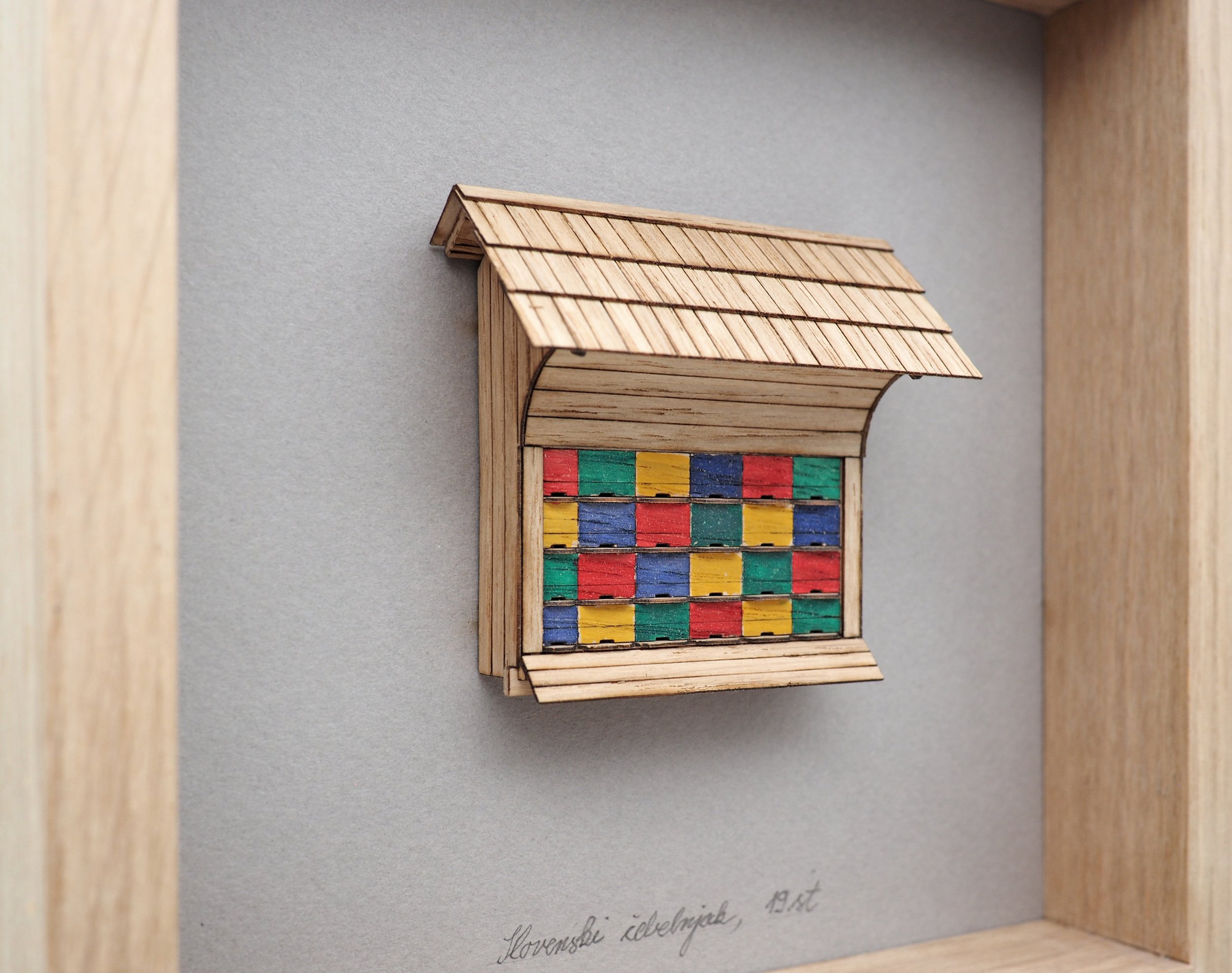 BEE_HOUSE_MINI_DETAIL.jpg