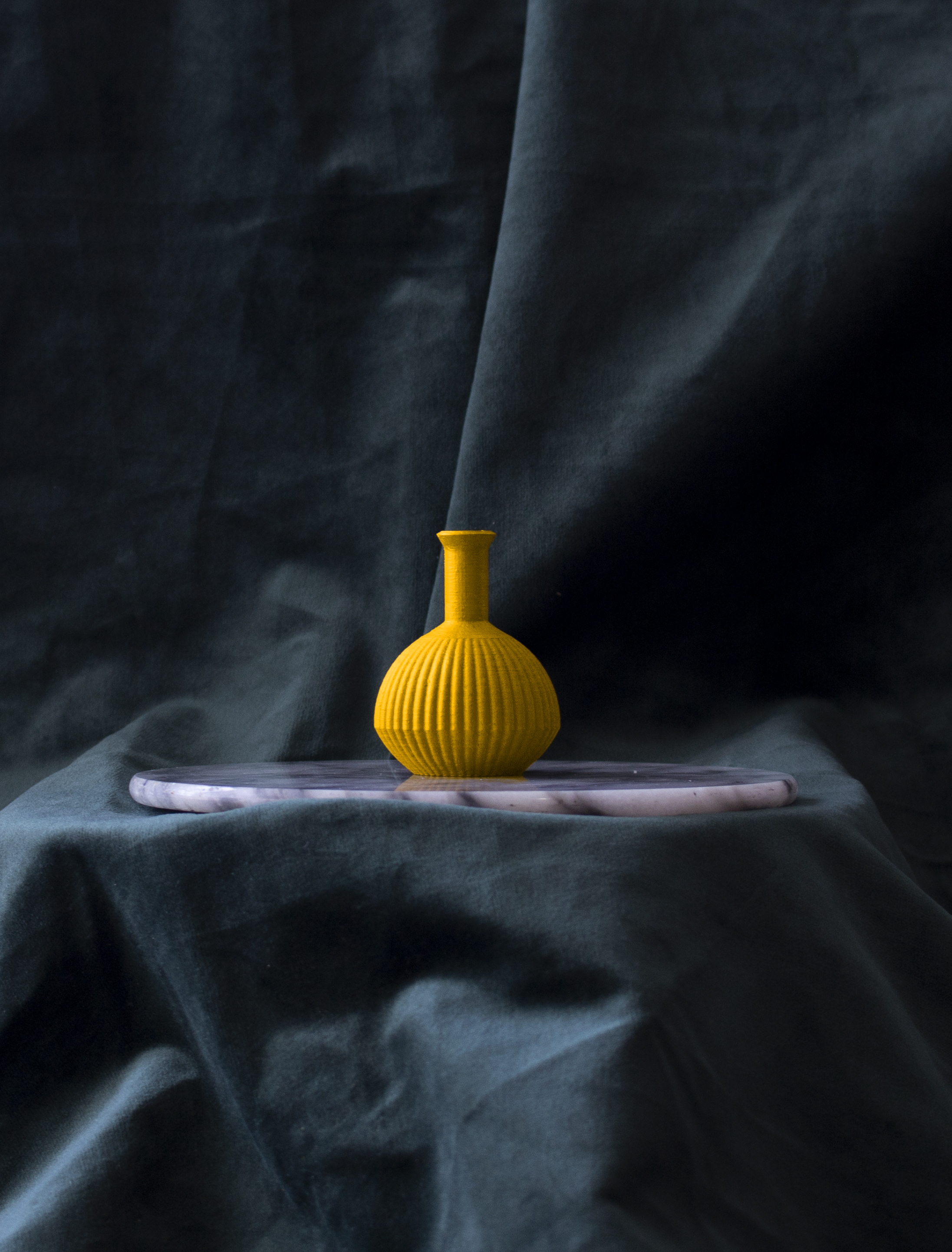 small vase 3 jaune.png