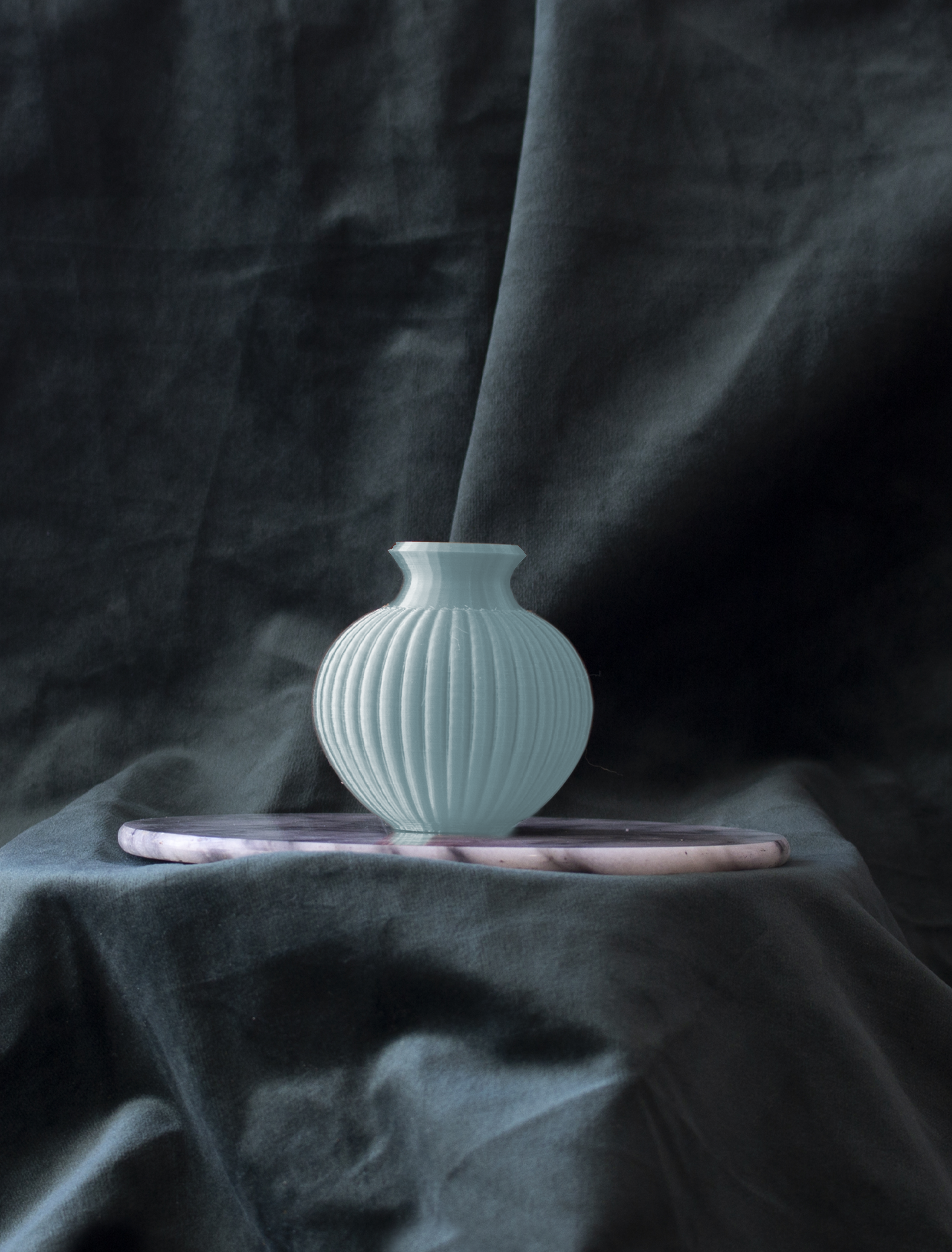 small vase bleu silk.png