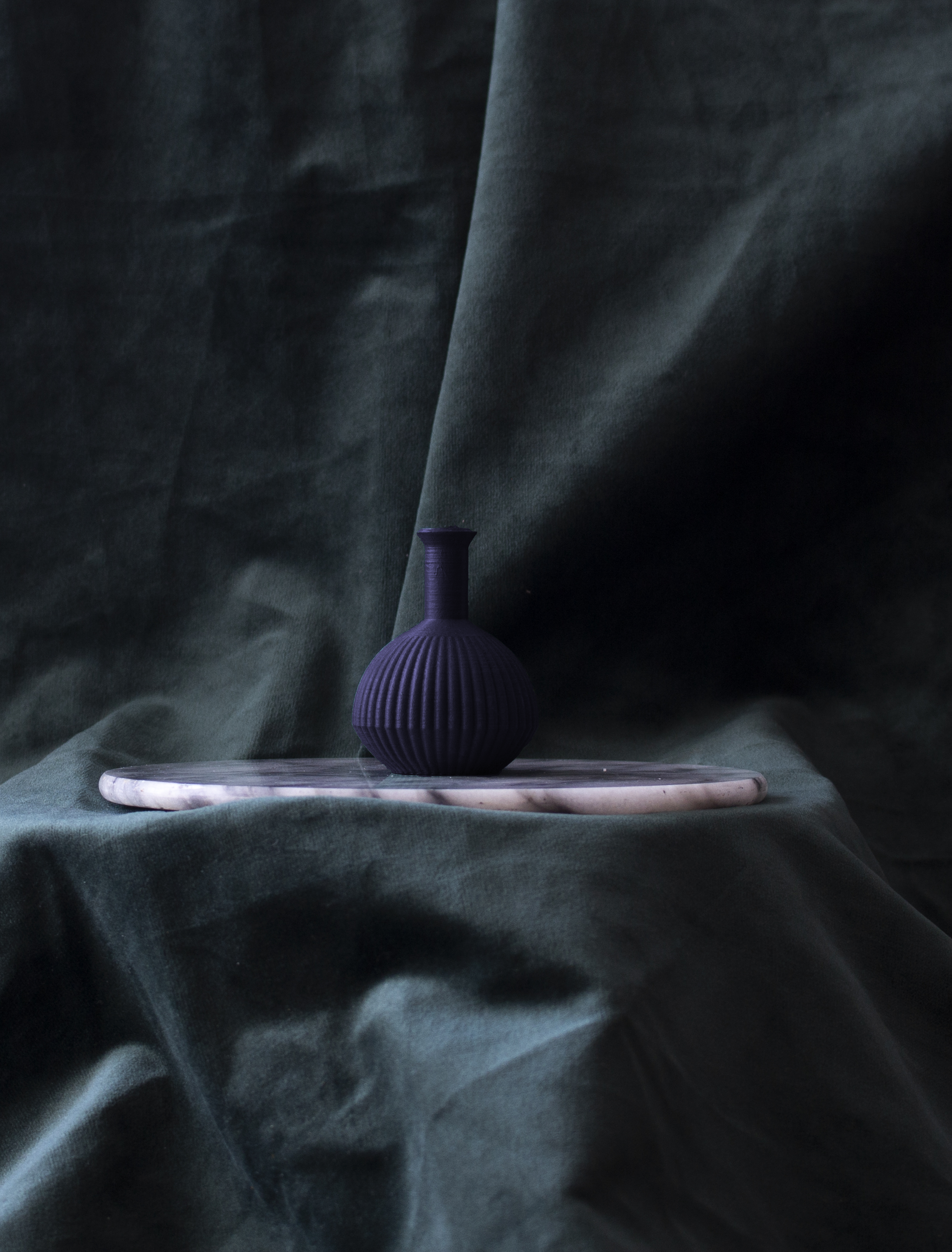 small vase 3 bleu navy.png