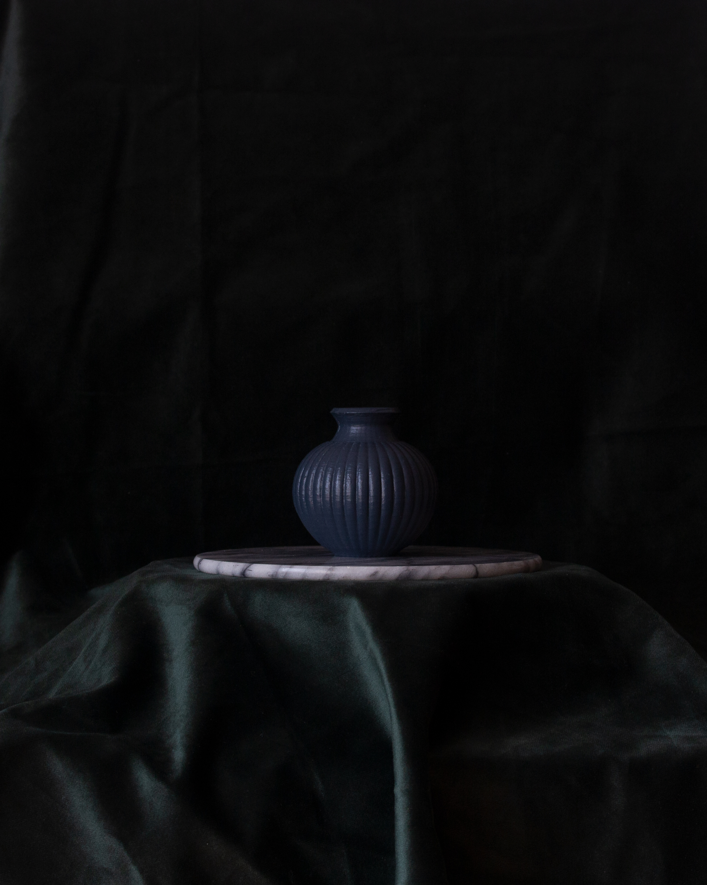 small vase 1 bleu marin.png