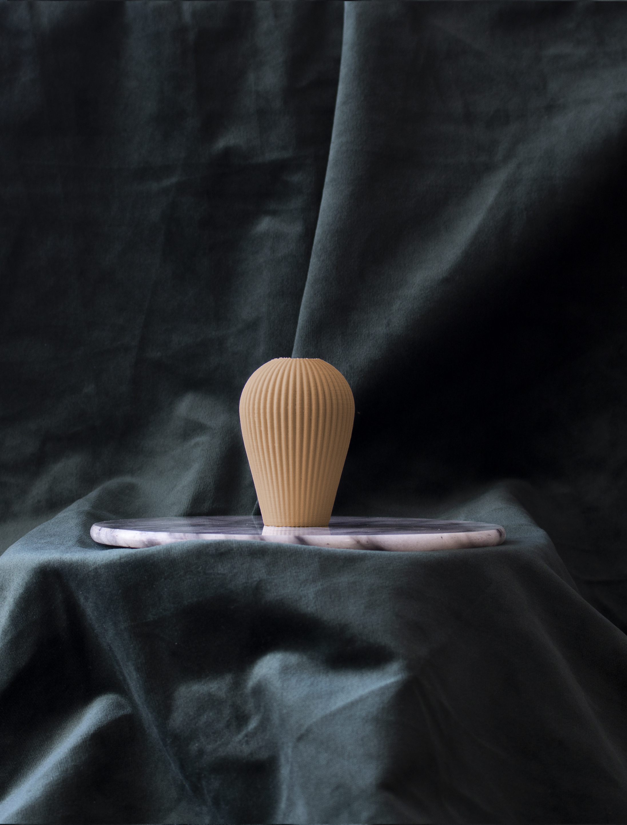 small vase 2 beige.png