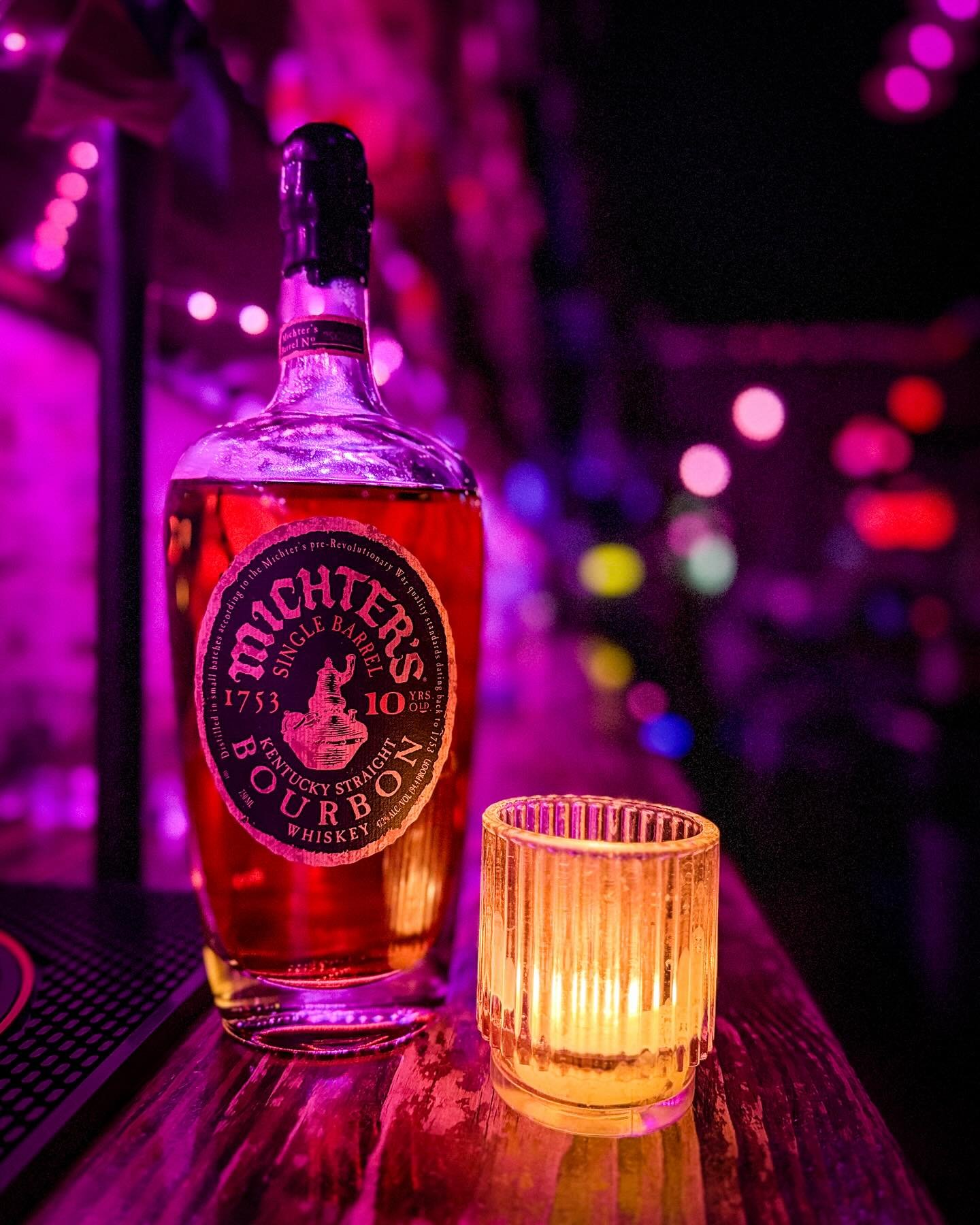 Midweek mood: a little fancy never hurt nobody.
$5 wine 🍷 | $10 whiskey classics 🥃 | Michter&rsquo;s 10yr for $9/oz (yeah, that Michter&rsquo;s &mdash; it&rsquo;s usually way more 👀).
Wine down, whiskey up &mdash; every Wednesday at Unknown Caller