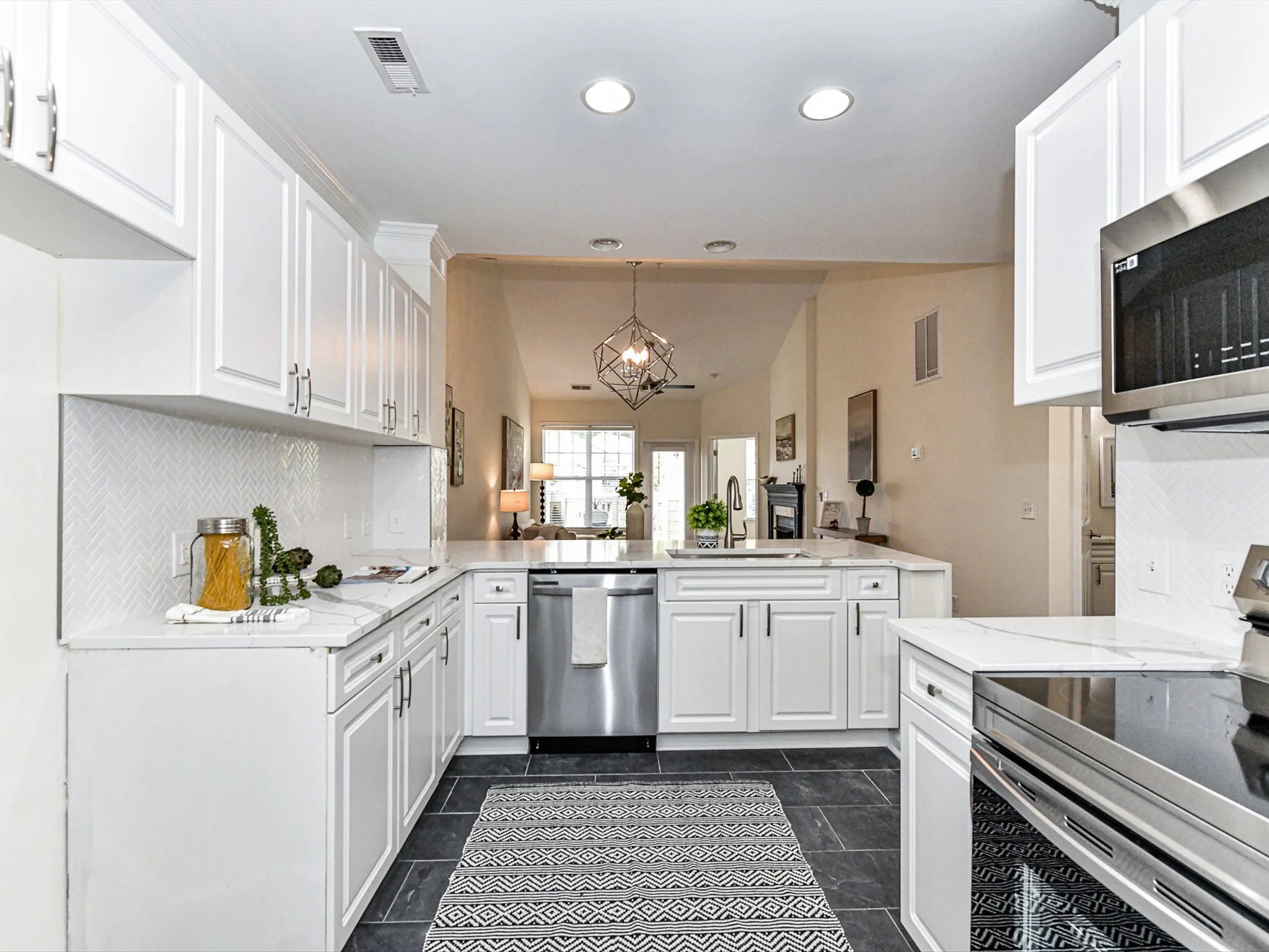 04-Kitchen.jpg
