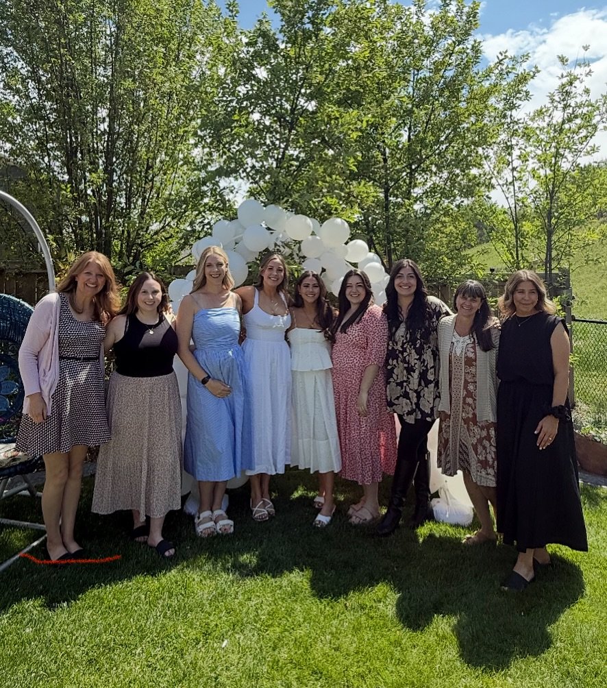 The KR family enjoyed a beautiful afternoon celebrating our incredible Ali&rsquo;s bridal shower 👰🏻&zwj;♀️👰🏻&zwj;♀️

Congratulations @kindredrootsali and her gorgeous fianc&eacute;, Madisen! 💓

#okotoks #calgary #bridalshower #nanton #diamondval