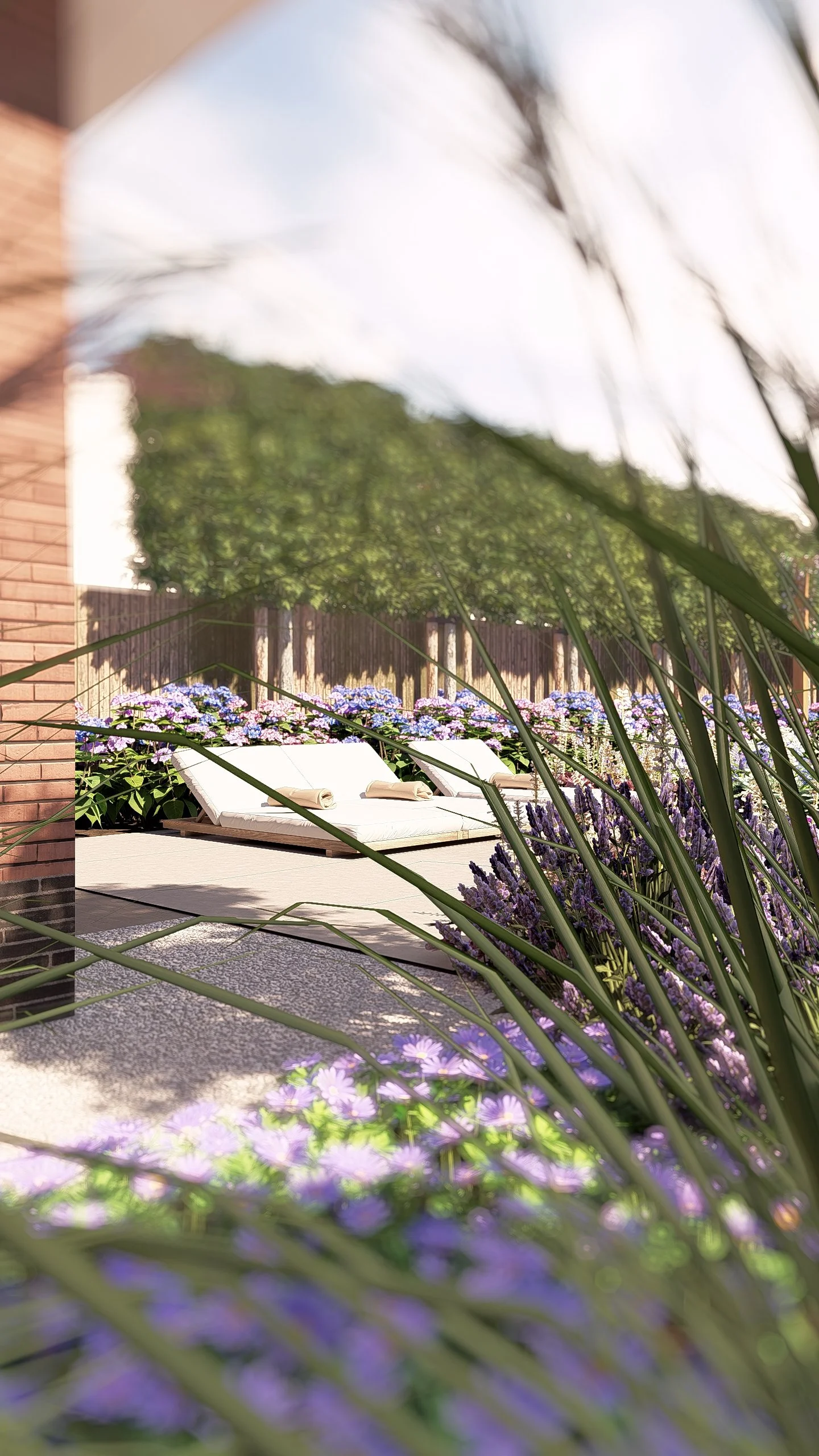 Gletsjer en waterval in een rotsachtig berglandschap met mist en wolken.