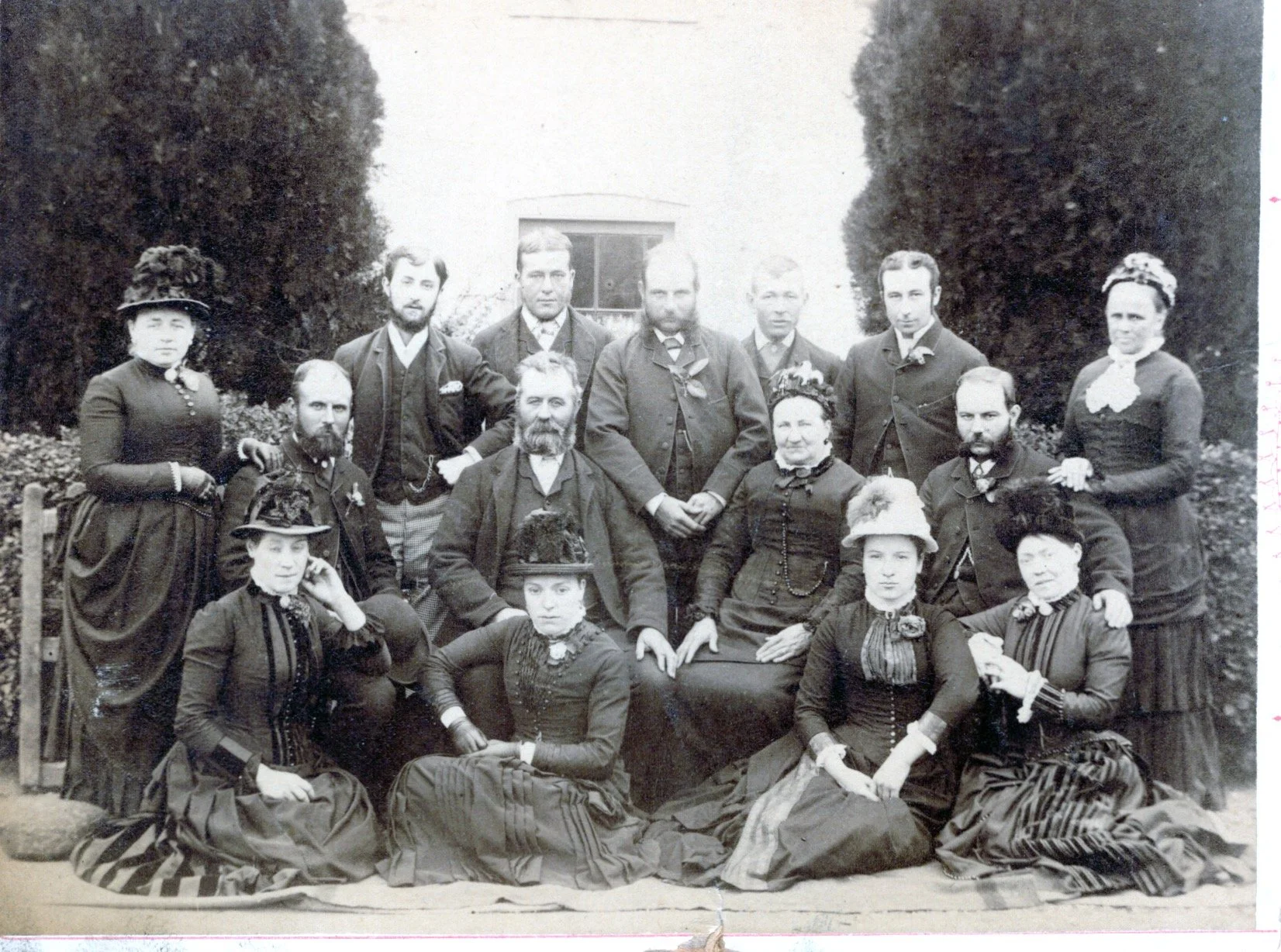 Group portrait of the Lunn Family of Boston by Scarborough photographer Alfred Arnell