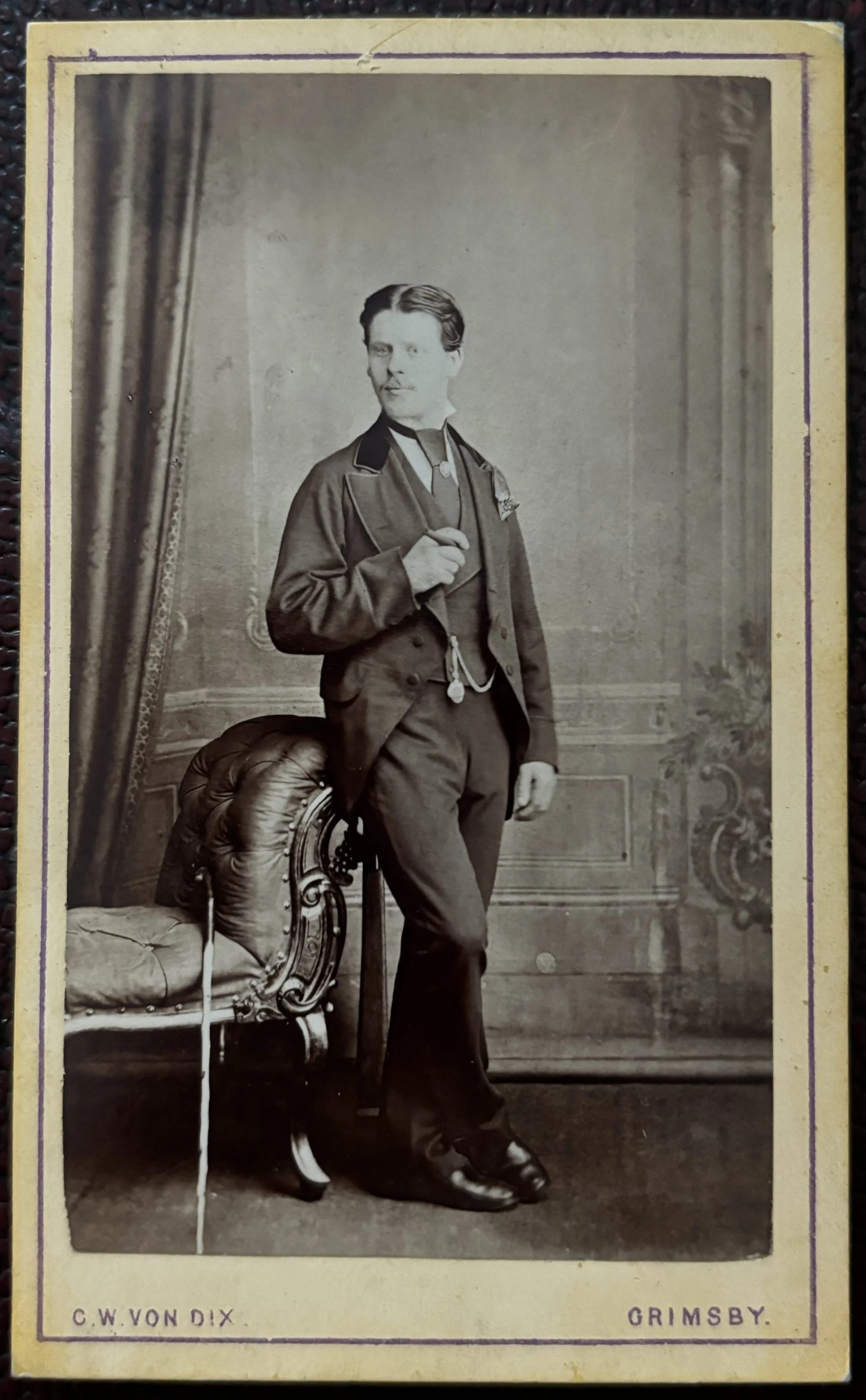 Carte de visite portrait of an unknown man photographer Von Dix, Grimsby