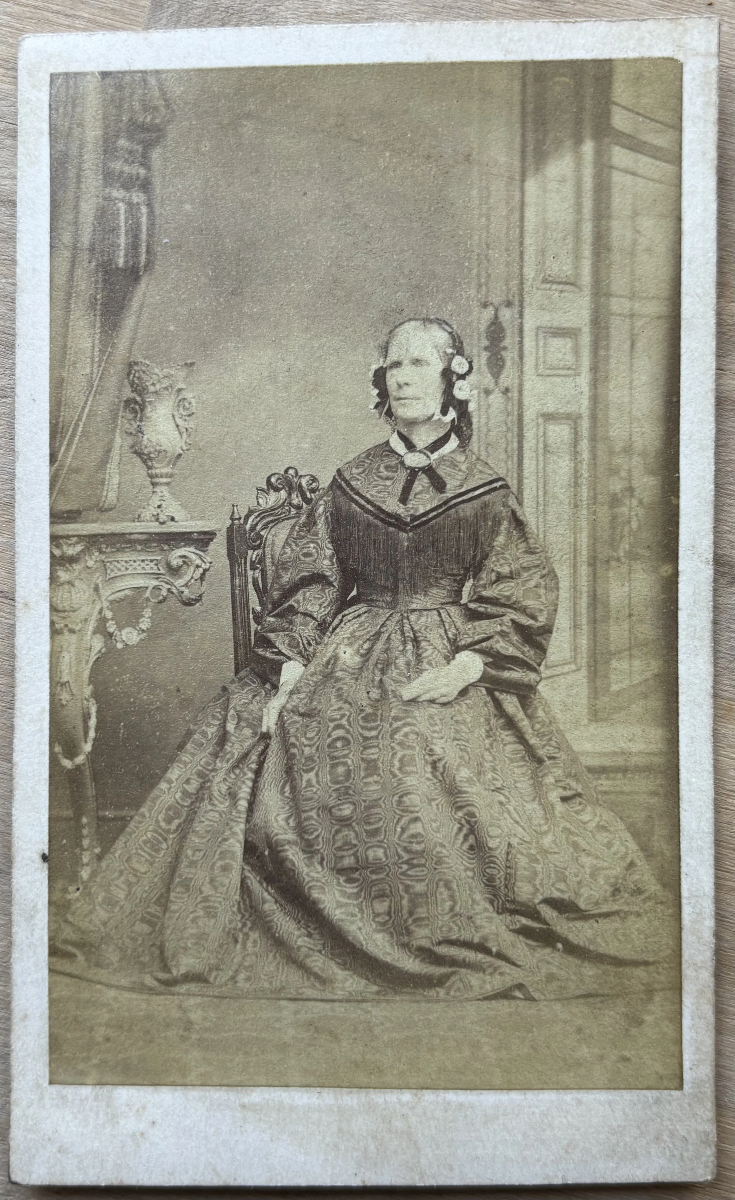 Carte de visite Portrait of Grandma Jones by Cartlidge artist of the North of England Photographic Company, Scarborough
