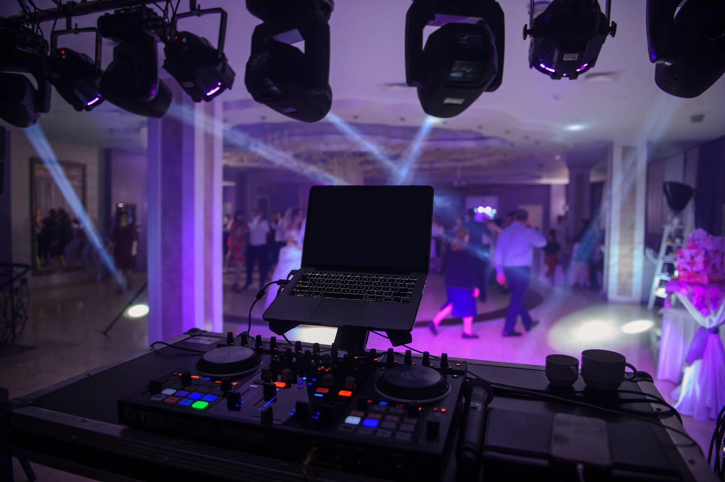 DJ για γάμο και εκδηλώσεις Θεσσαλονίκη και όλη την Ελλάδα, Ηχητική Κάλυψη και Φωτισμός Γάμου, Γιρλάντα, Fairy Lights κ.α.