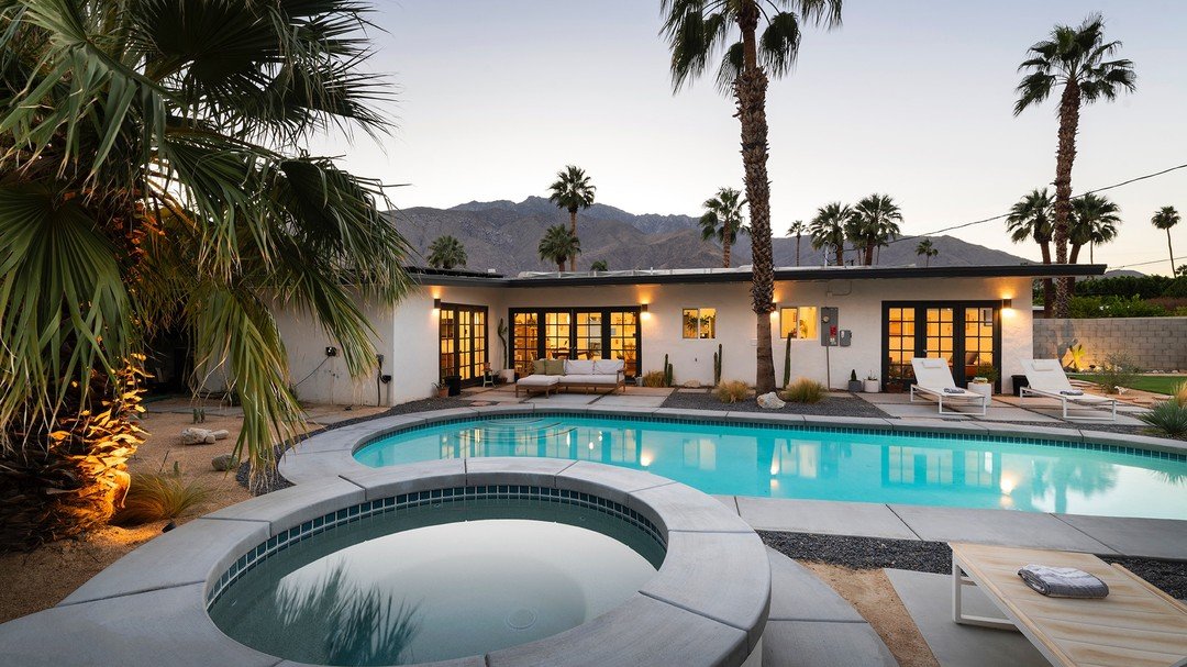 NEW LISTING: Well hello, and welcome to my home. 

🌴 3 bed / 2 bath
🌴 Pool &amp; hot tub
🌴 Mountain views
🌴 Short walk to Ruth Hardy Park 
🌴 3 minute drive to downtown
🌴 A perfect home for 4 u
🌴 $985k list price

Looking for a desert property?