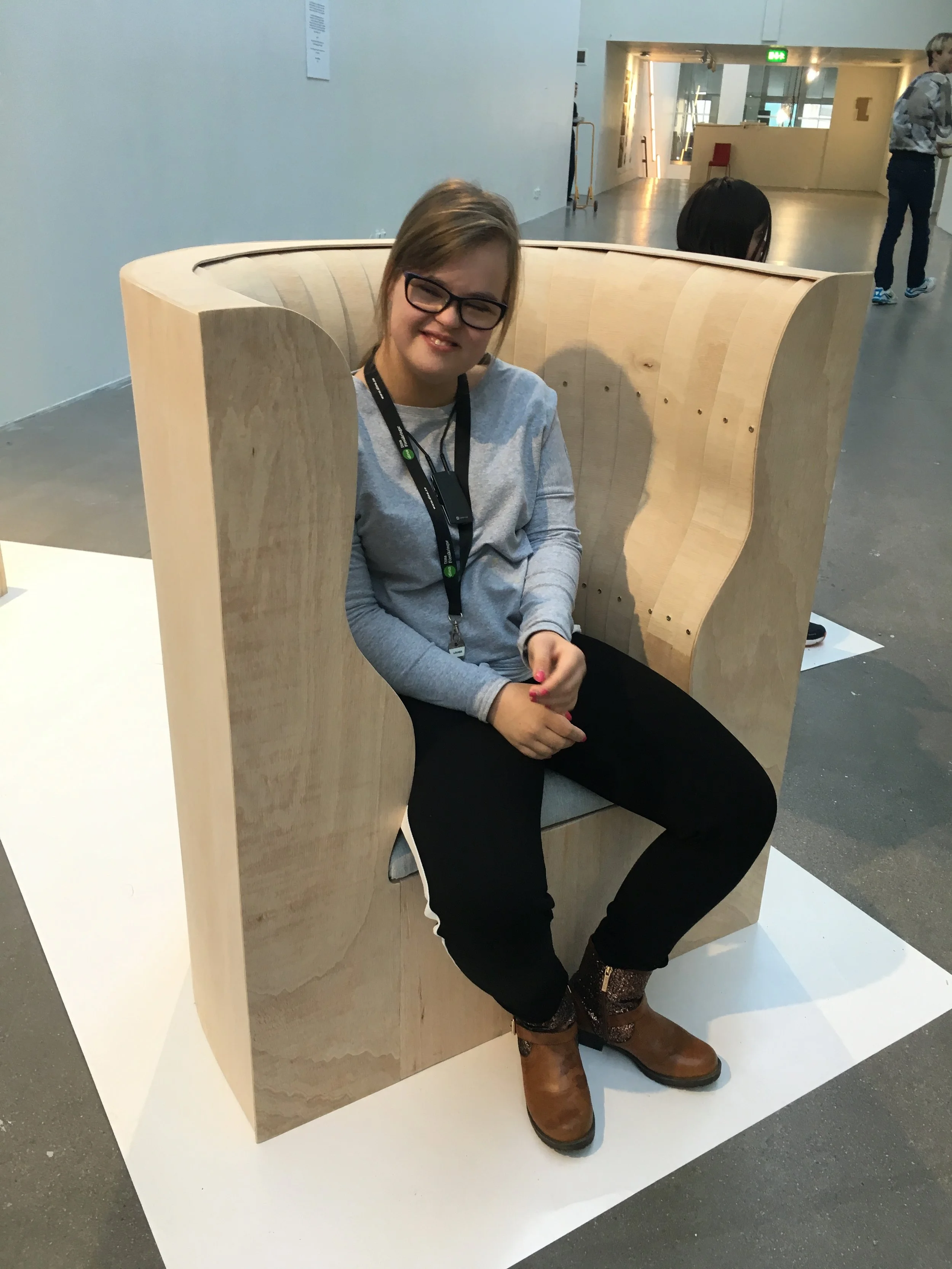 Louise, testing her custom made organic throne fot the first time. 