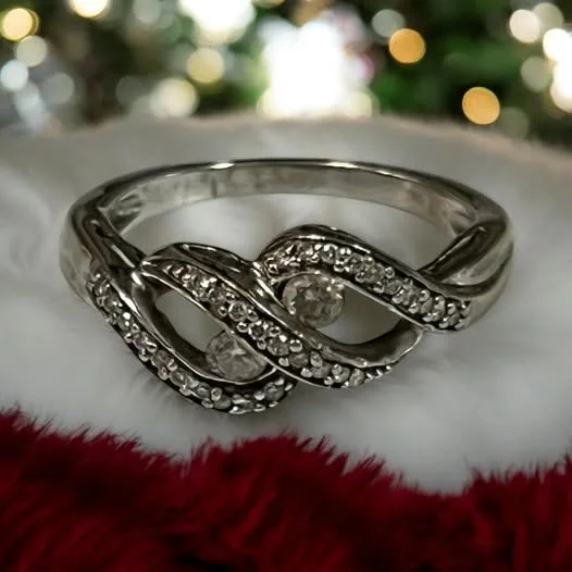 Elegant 10K white gold diamond ring