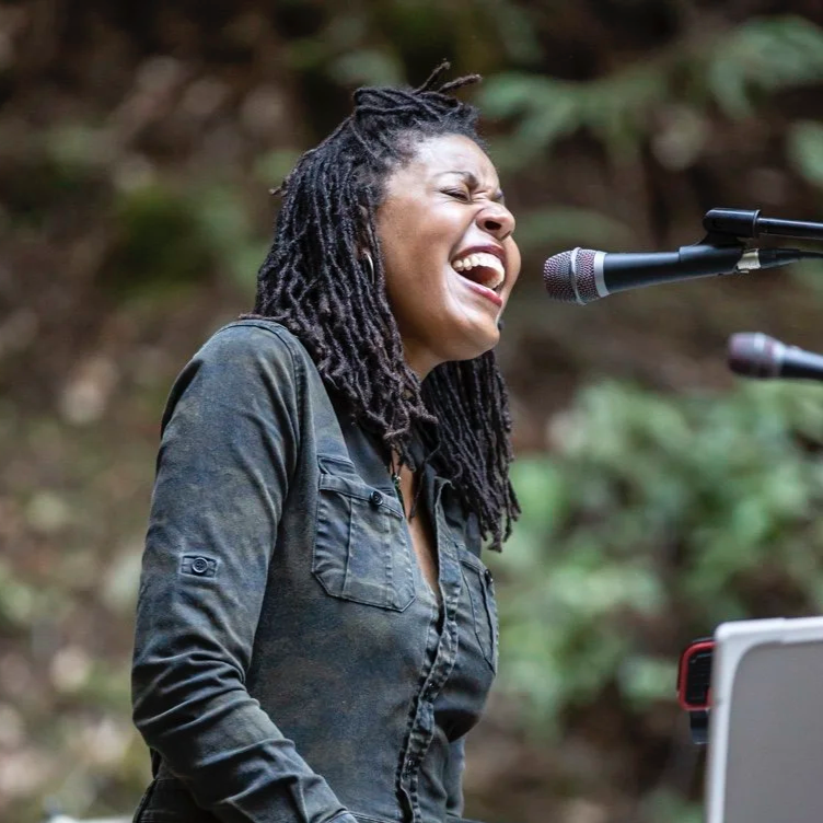 Friday Afternoon Music Mix: Eki Shola