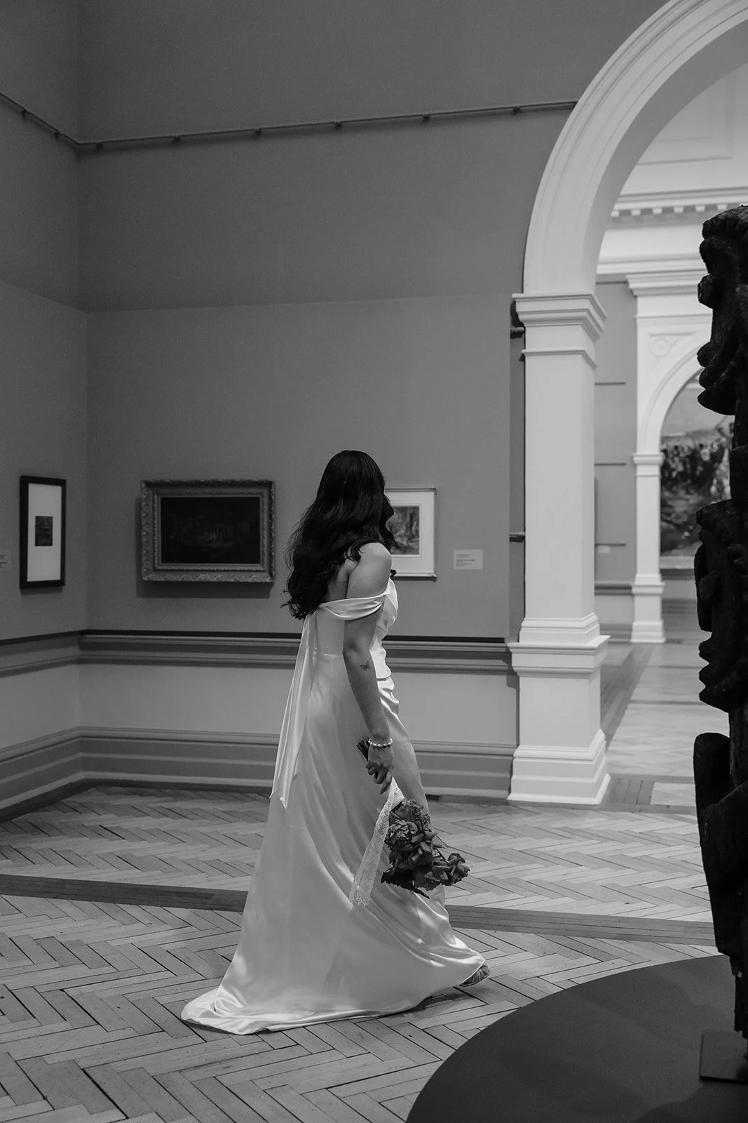 Art-gallery-nsw-wedding-photographer-bride-groom-portraits-Grand-Courts-0094.jpg