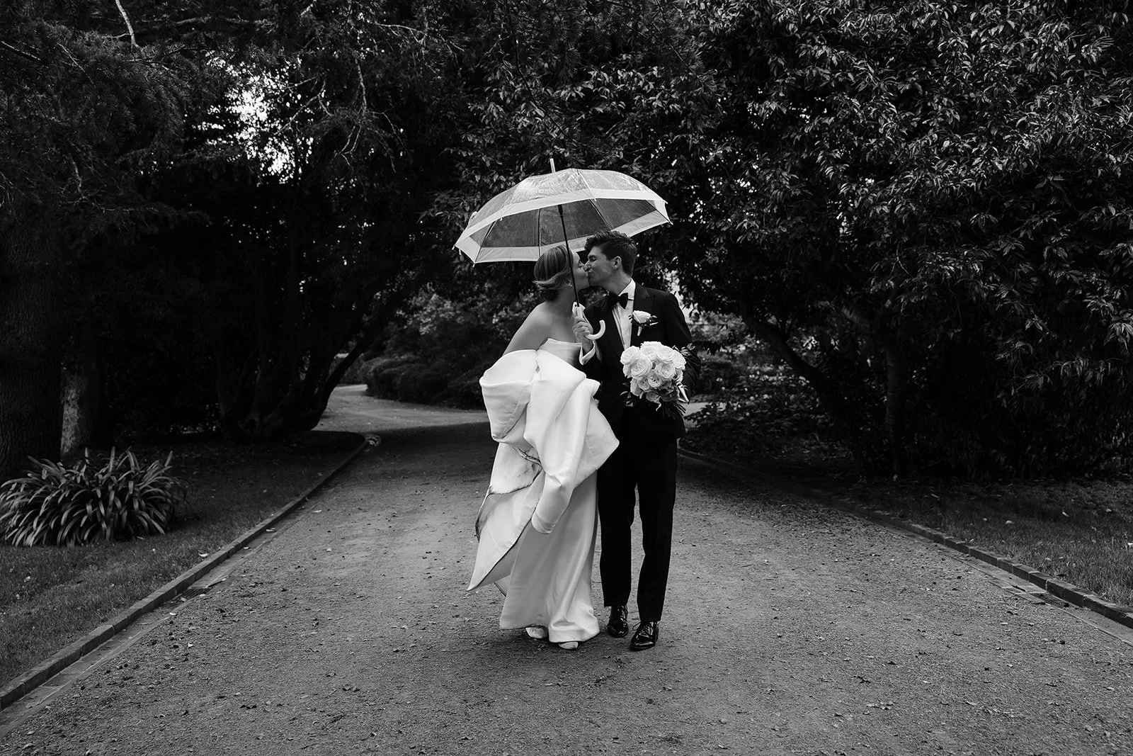 Bendooley-estate-rainy-day-wedding-photos-0160.jpg
