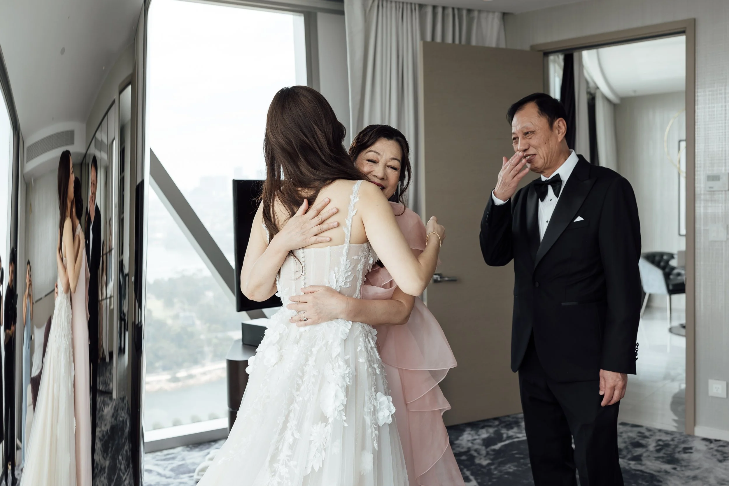 Crown-Towers-Wedding-Bride-Getting-Ready-0017.jpg