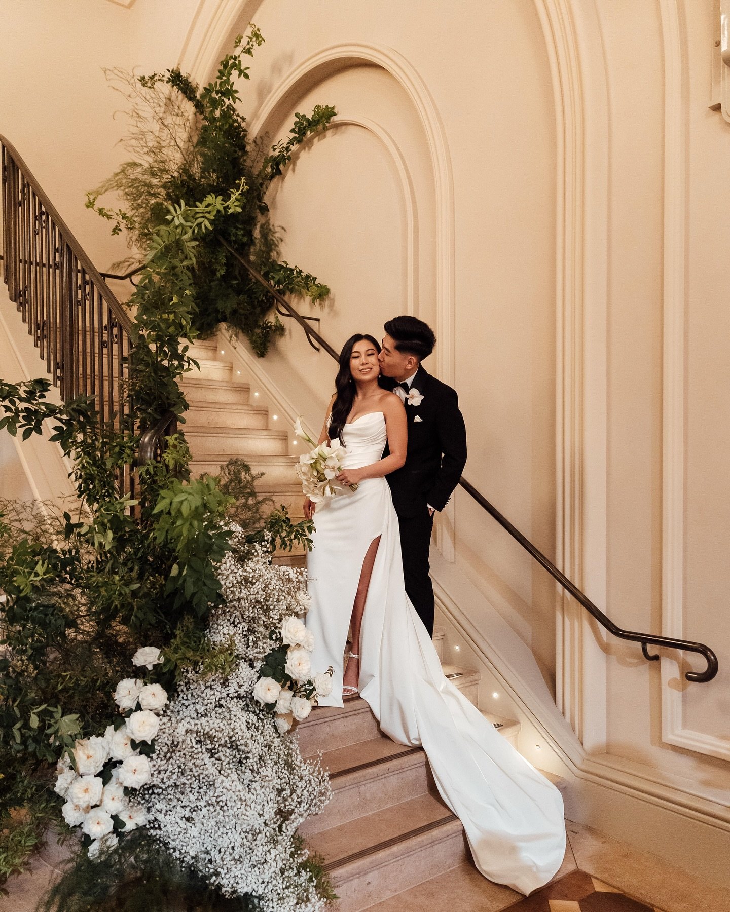 Favourite moments with Kelly &amp; Will ✨
~
Venue @thegroundsevents 
Video @lalune_films 
Dress @janehillbridal 
Florals @ffoliar 
Hair &amp; Makeup @maggieyangmakeup 
Celebrant @marrymemichellecelebrant 
DJ @dj.dumplings 
Illustrator @adorebylissy