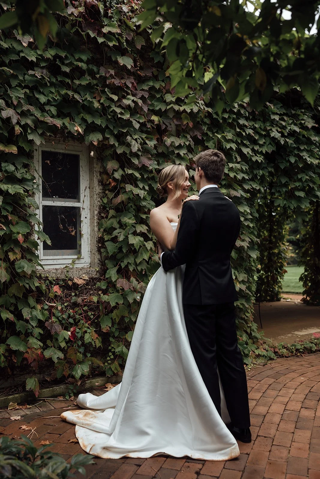 Bendooley-estate-rainy-day-wedding-photos-0150.jpg