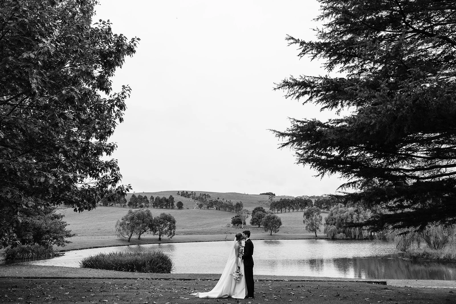 Bendooley-estate-rainy-day-wedding-photos-0110.jpg