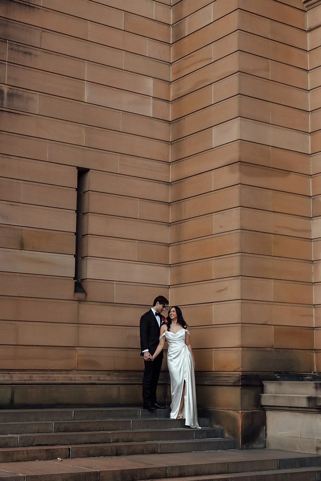 Art-gallery-nsw-wedding-photographer-bride-groom-portraits-0038.jpg