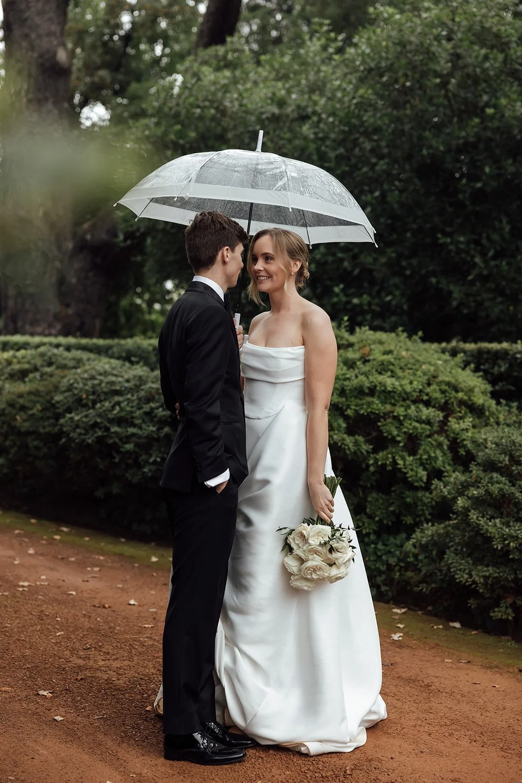 Bendooley-estate-rainy-day-wedding-photos-0155.jpg