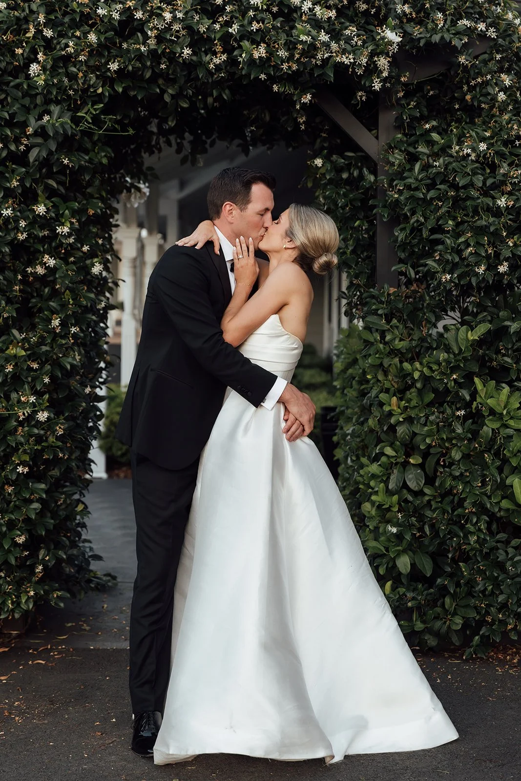 Greystone-estate-wedding-Hunter-Valley-dusk-bride-groom-portraits-Sonja_Cenic-0219.jpg