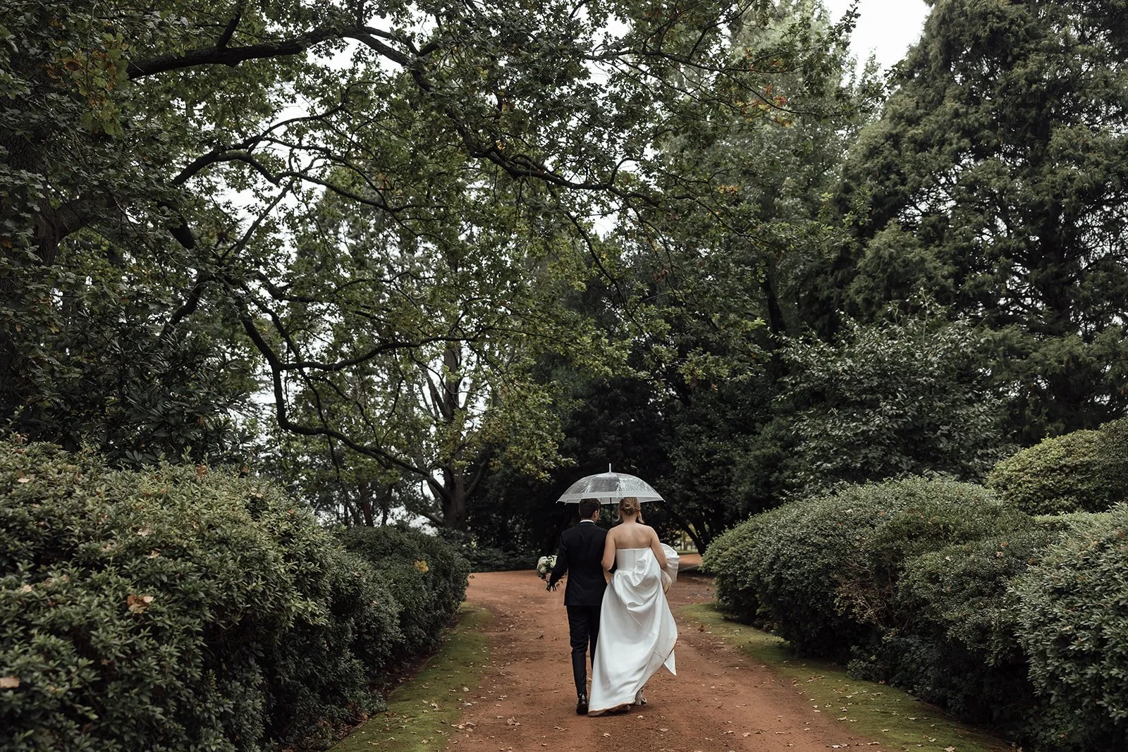 Bendooley-estate-rainy-day-wedding-photos-0158.jpg