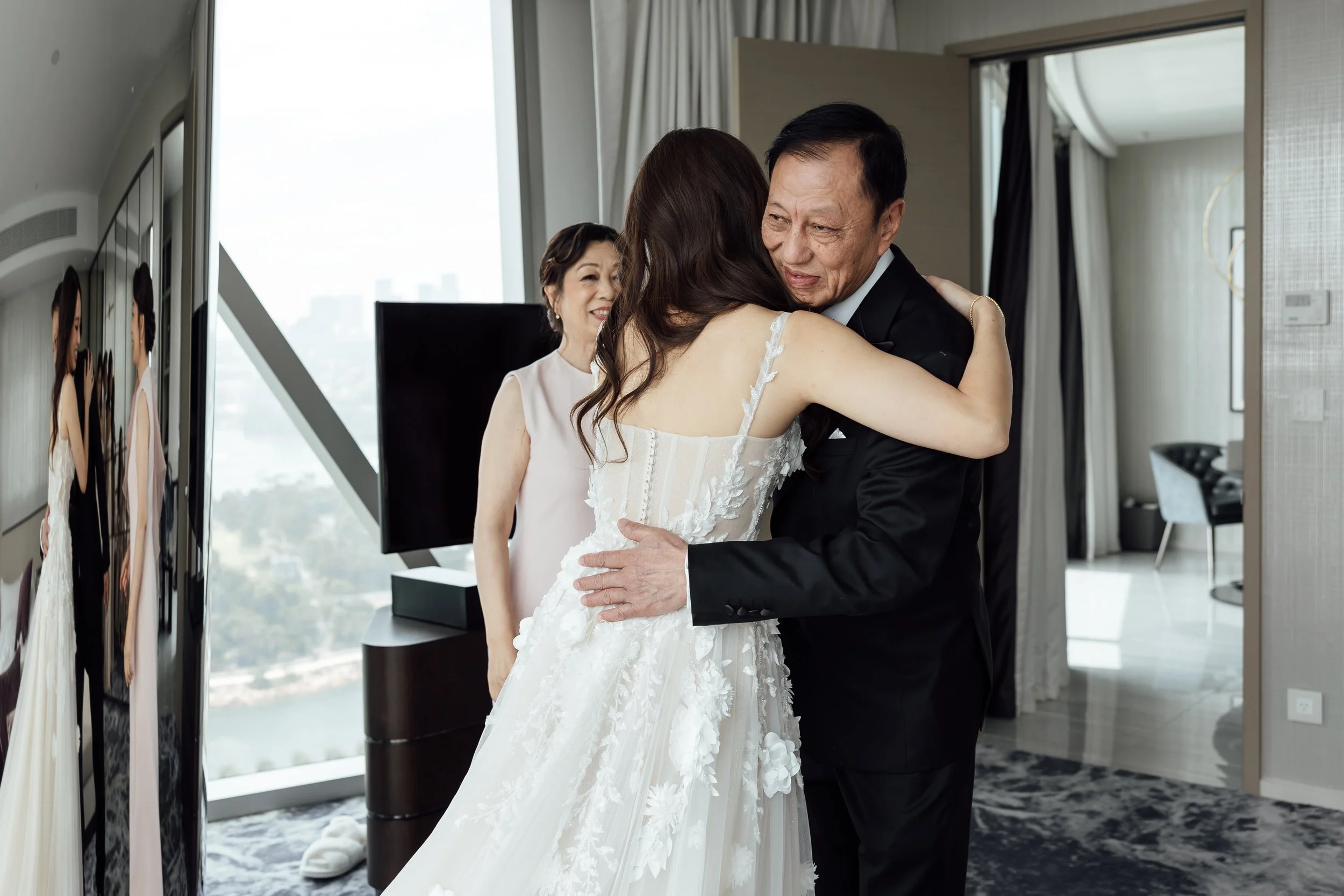 Crown-Towers-Wedding-Bride-Getting-Ready-0018.jpg