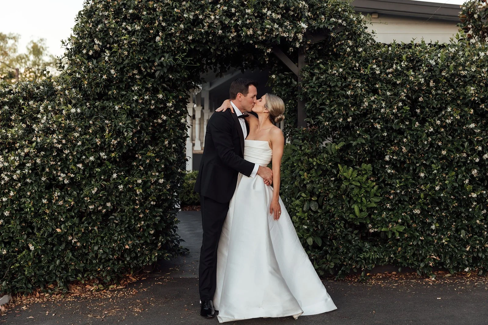 Greystone-estate-wedding-Hunter-Valley-dusk-bride-groom-portraits-Sonja_Cenic-0217.jpg