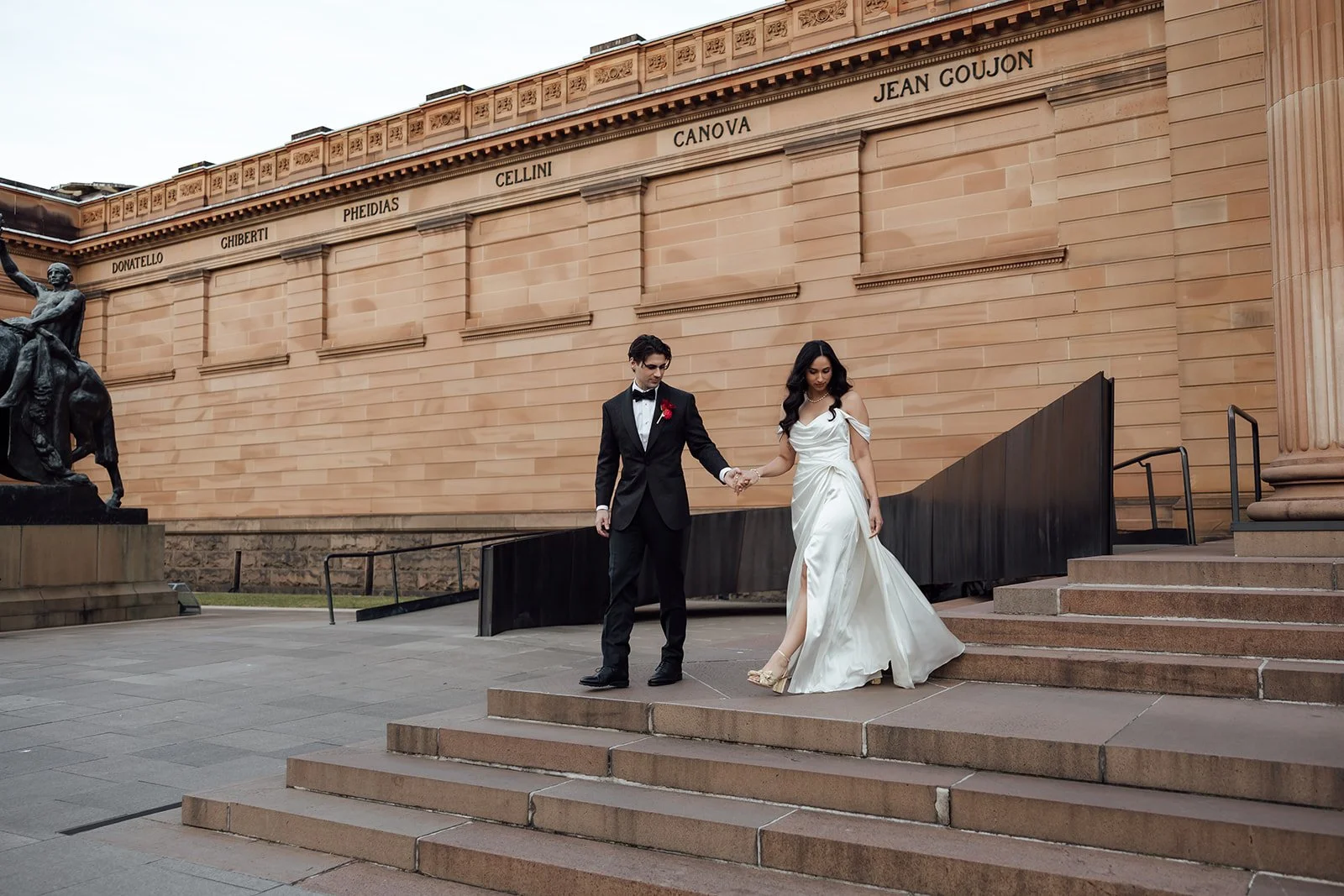 Art-gallery-nsw-wedding-photographer-bride-groom-portraits-0003.jpg